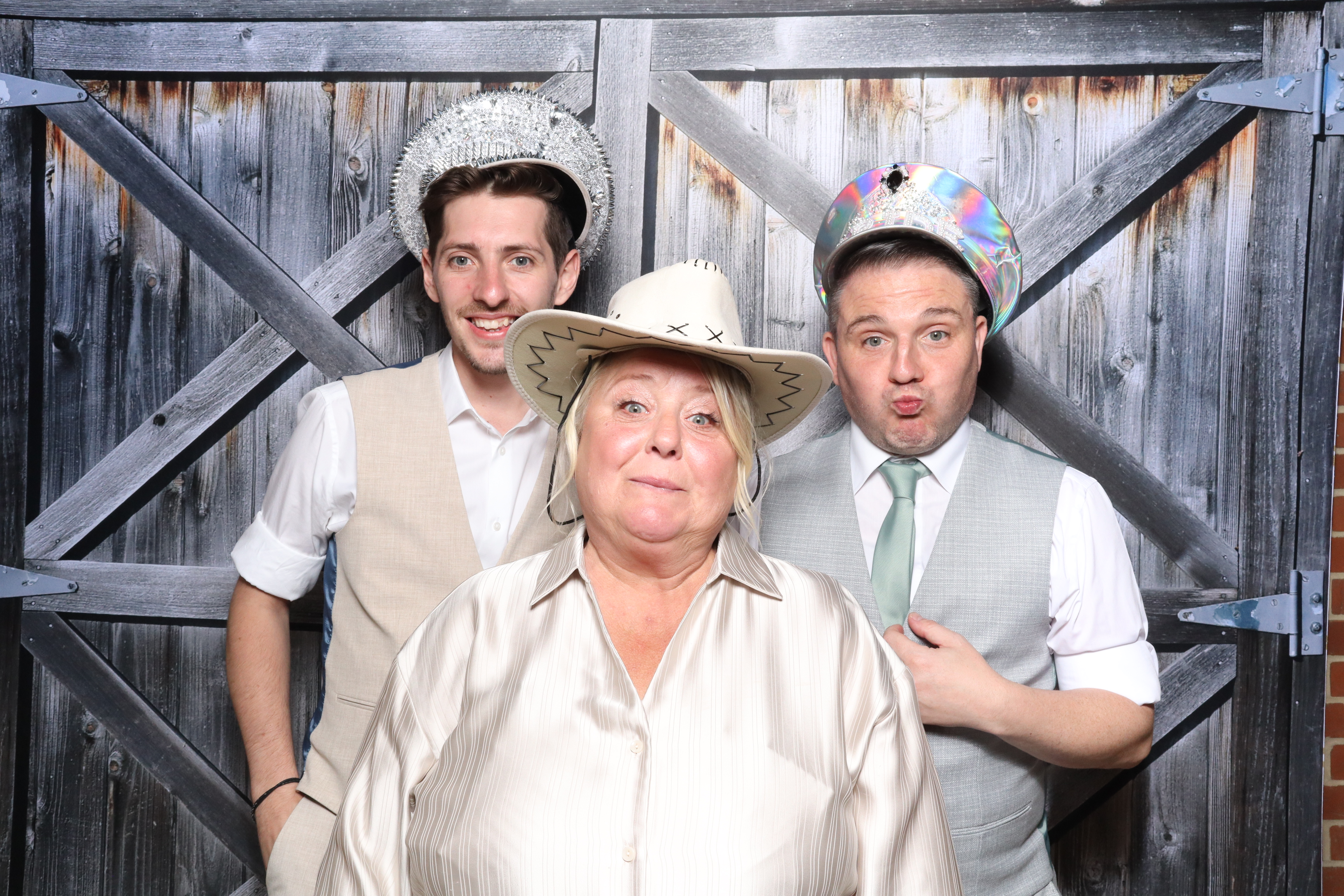 Kerry & Rob  | View more photos from the event at gallery.magicimages.uk/u/MagicImages/Kerry-Rob