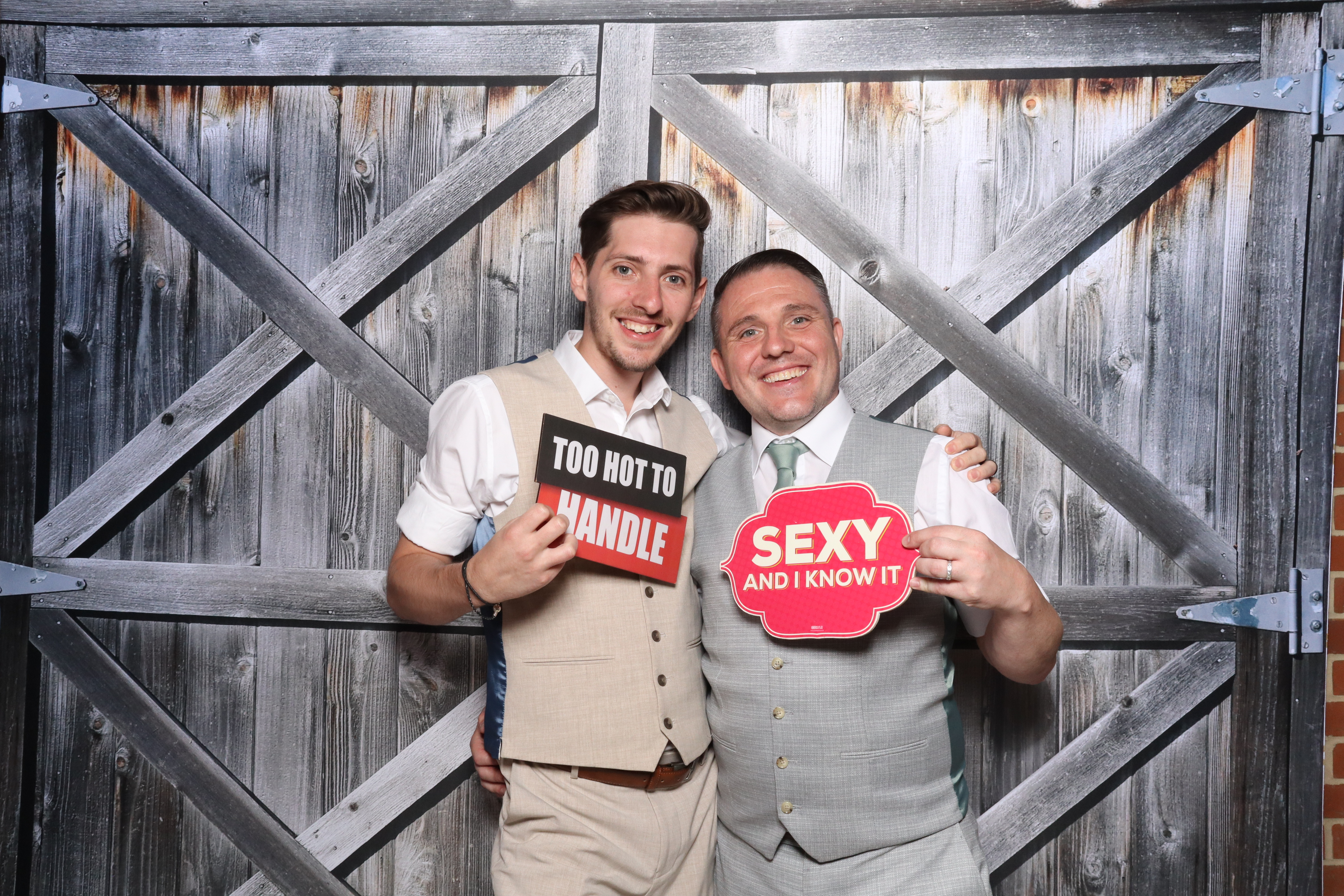 Kerry & Rob  | View more photos from the event at gallery.magicimages.uk/u/MagicImages/Kerry-Rob