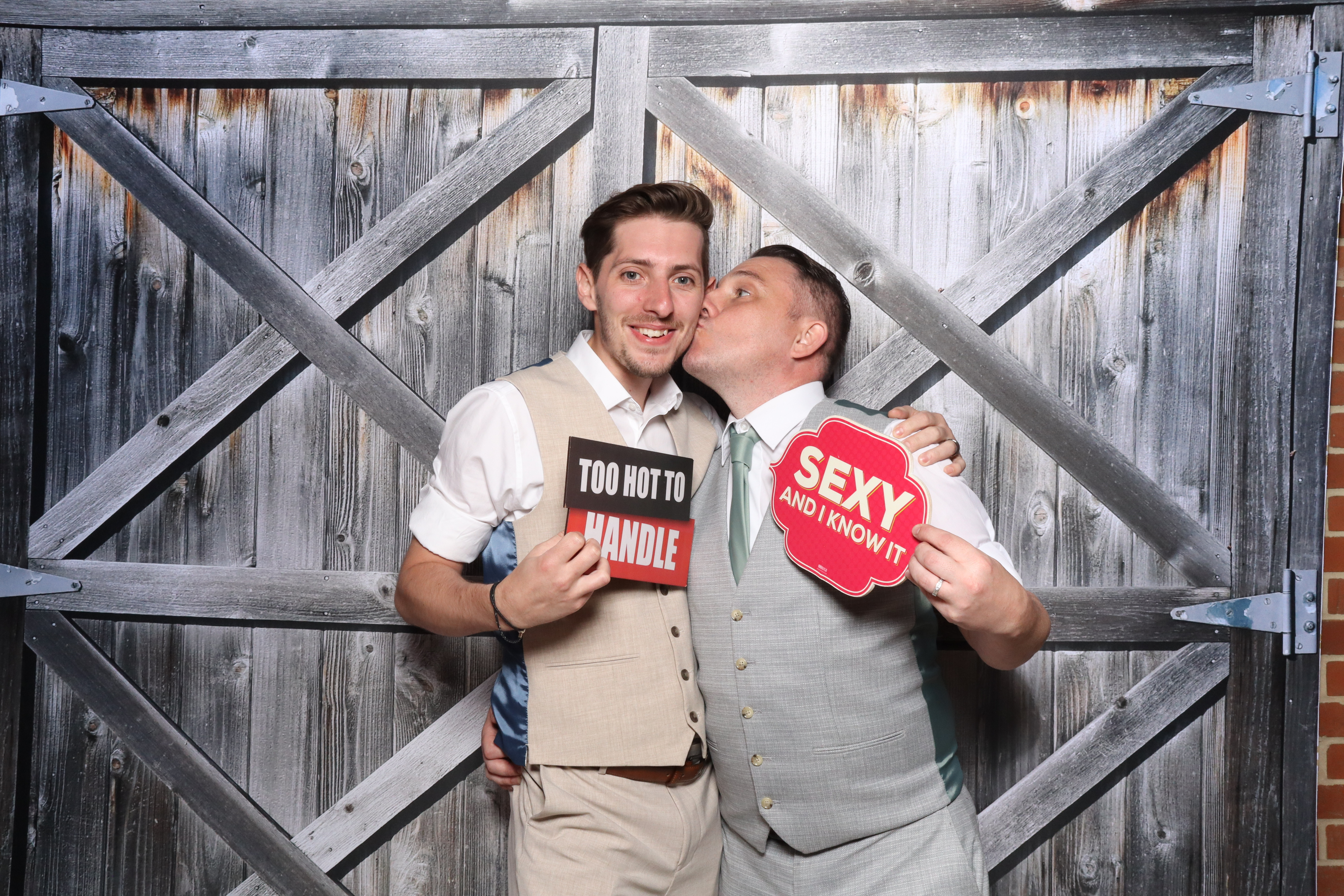 Kerry & Rob  | View more photos from the event at gallery.magicimages.uk/u/MagicImages/Kerry-Rob