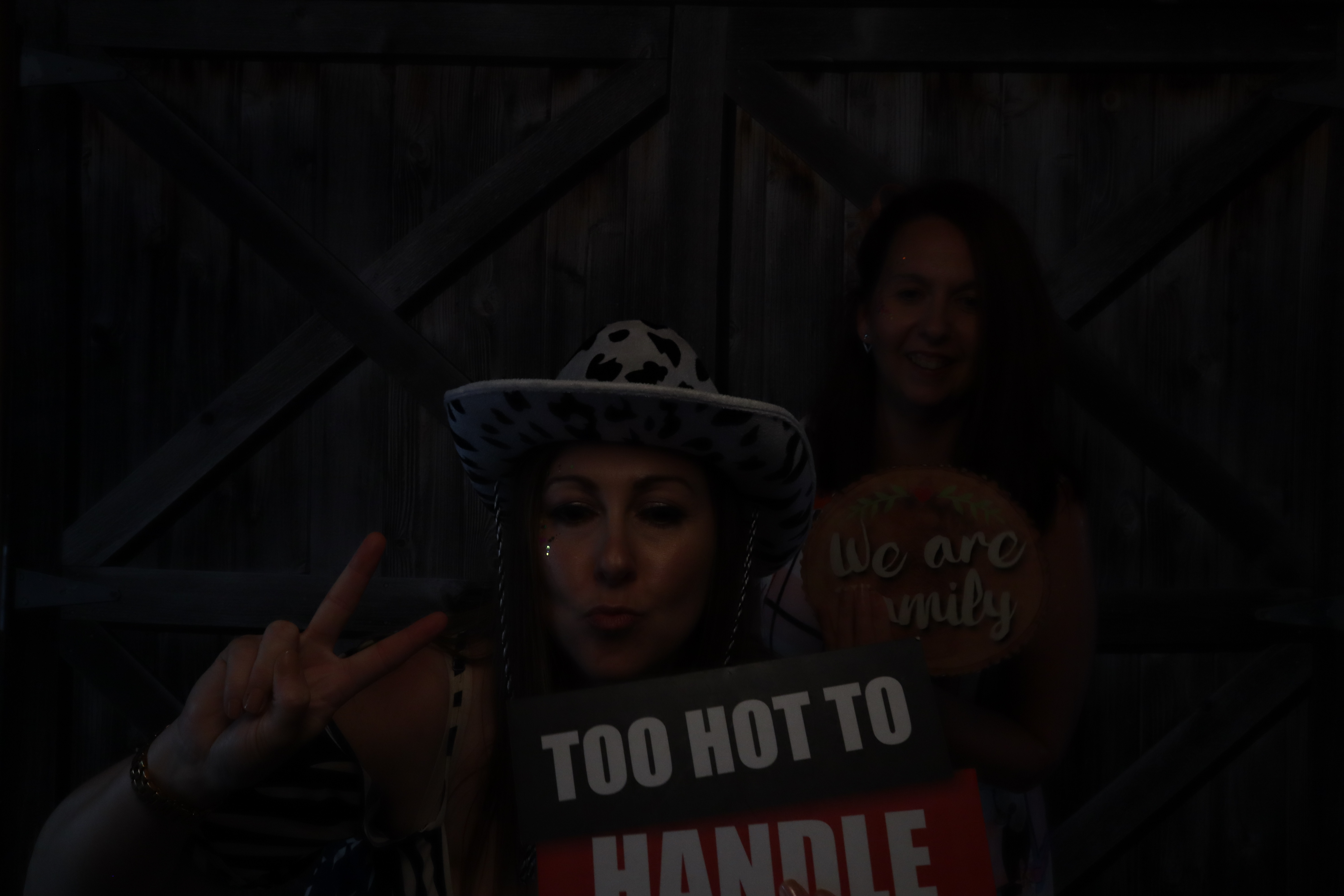 Kerry & Rob  | View more photos from the event at gallery.magicimages.uk/u/MagicImages/Kerry-Rob