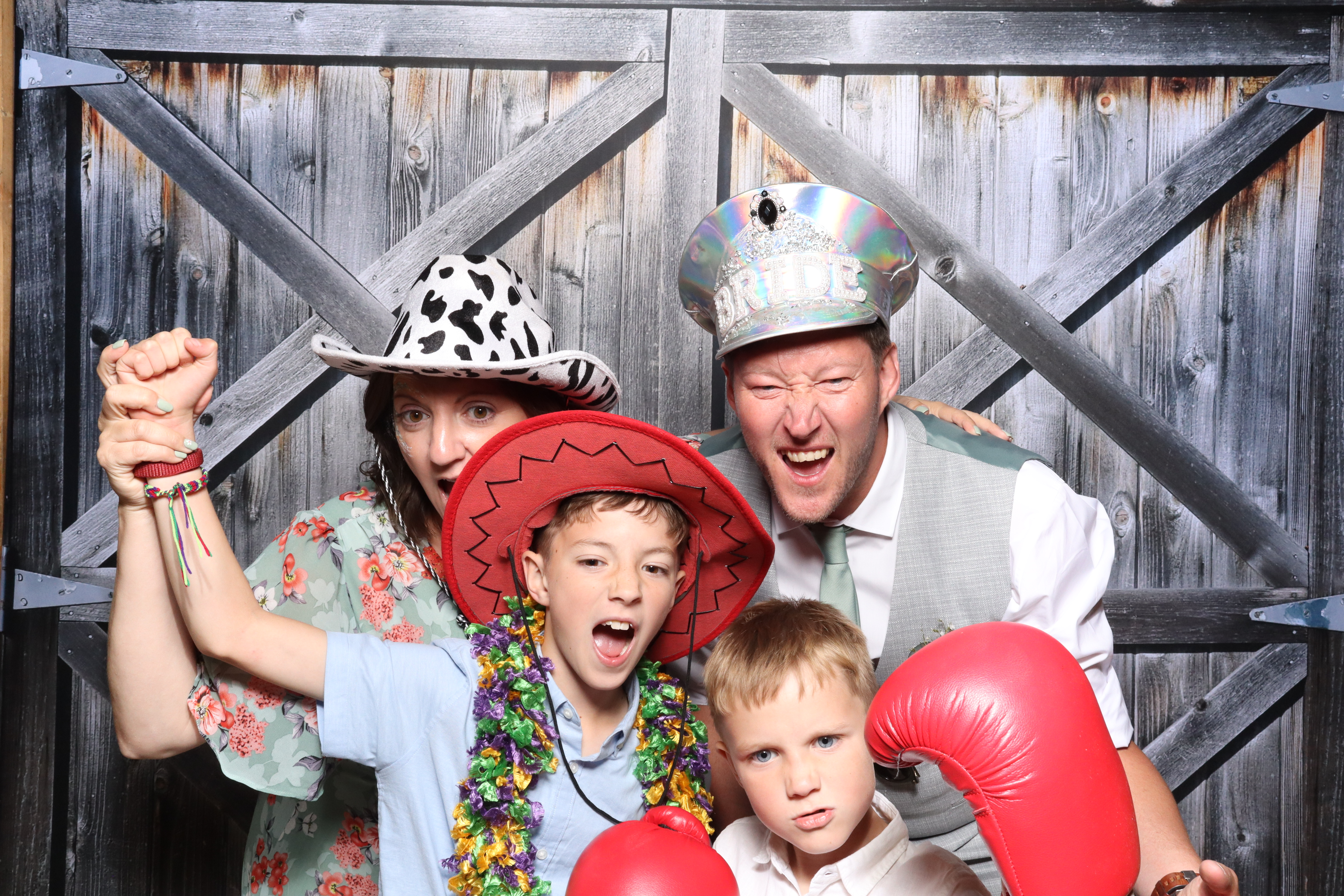 Kerry & Rob  | View more photos from the event at gallery.magicimages.uk/u/MagicImages/Kerry-Rob