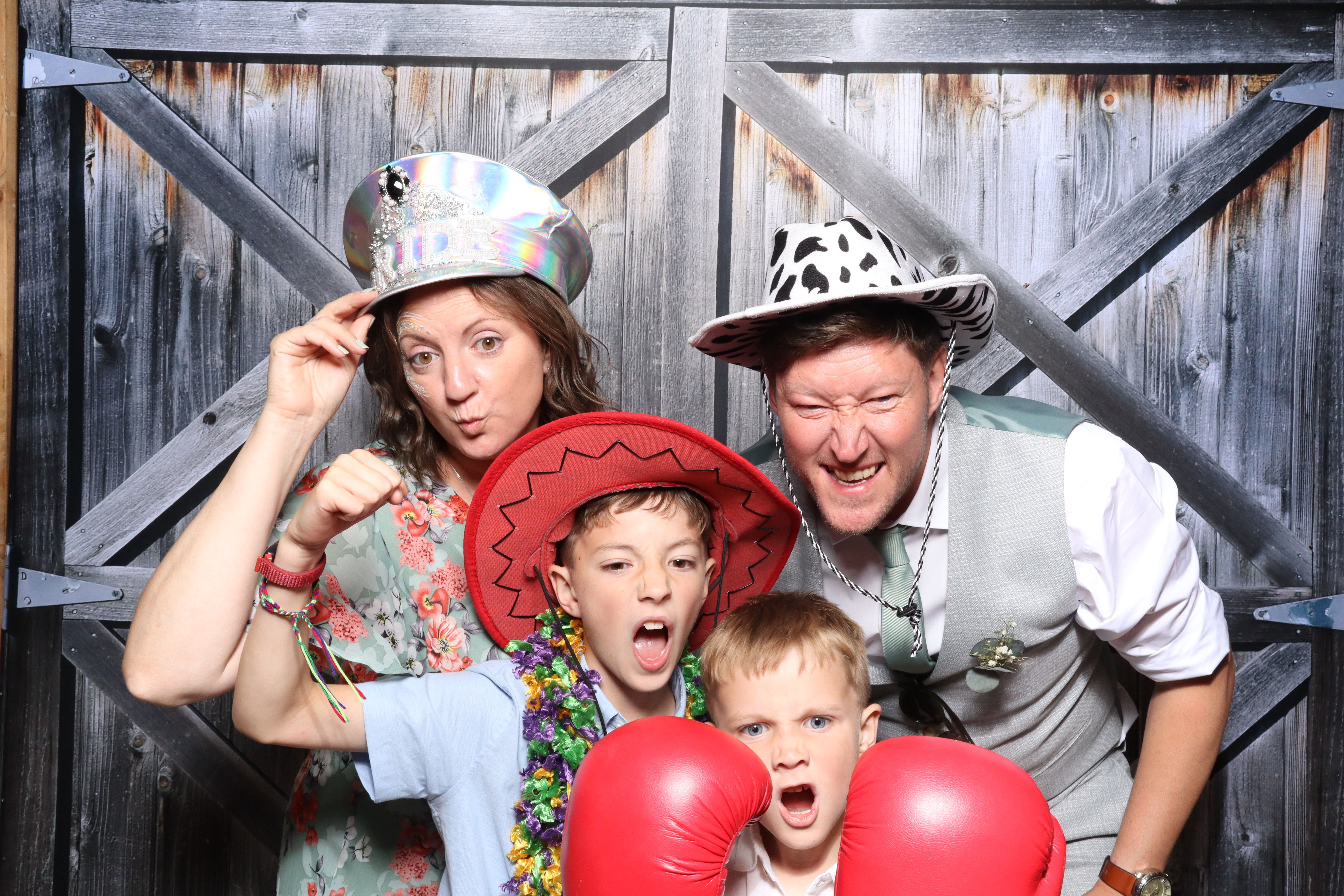 Kerry & Rob  | View more photos from the event at gallery.magicimages.uk/u/MagicImages/Kerry-Rob