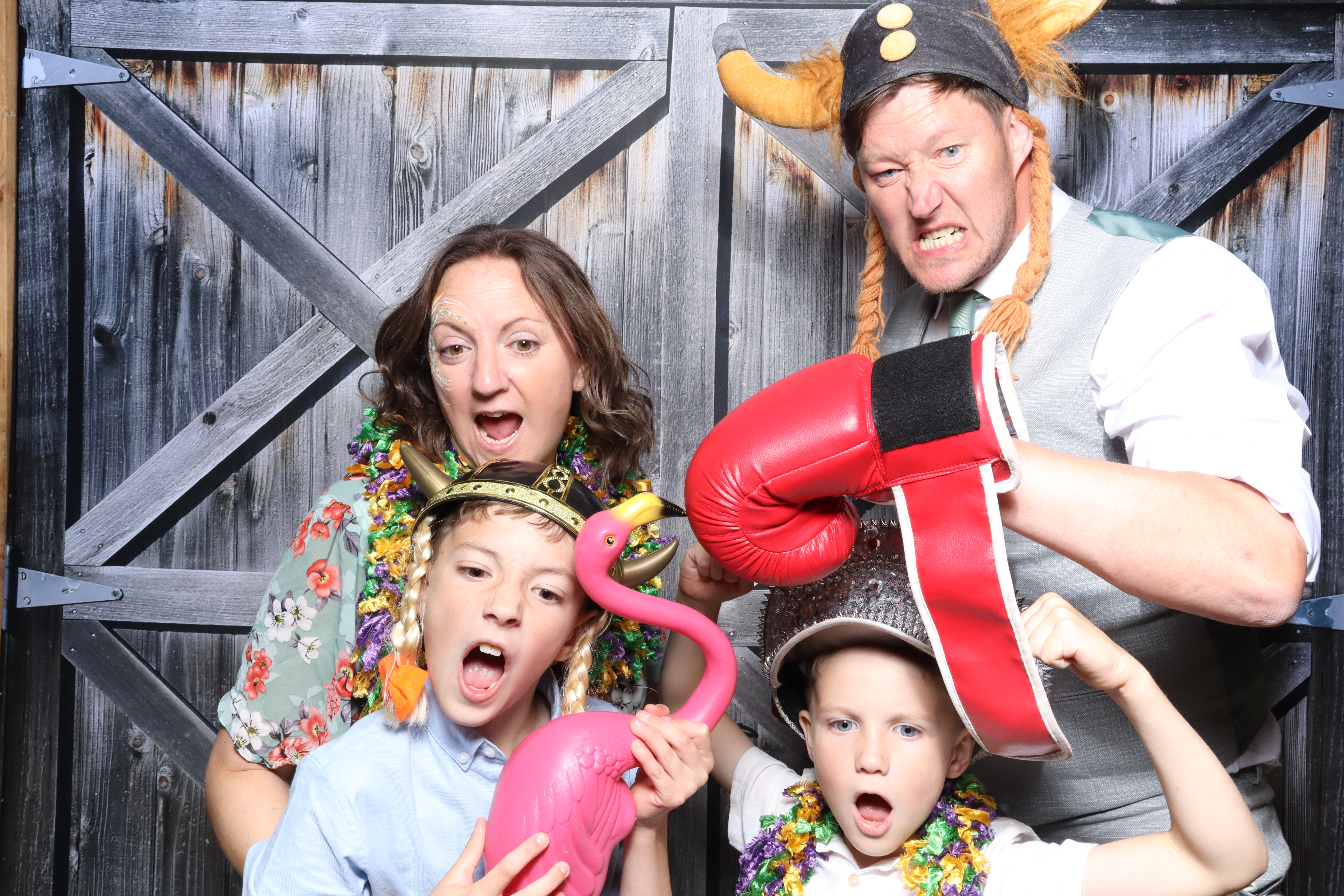 Kerry & Rob  | View more photos from the event at gallery.magicimages.uk/u/MagicImages/Kerry-Rob