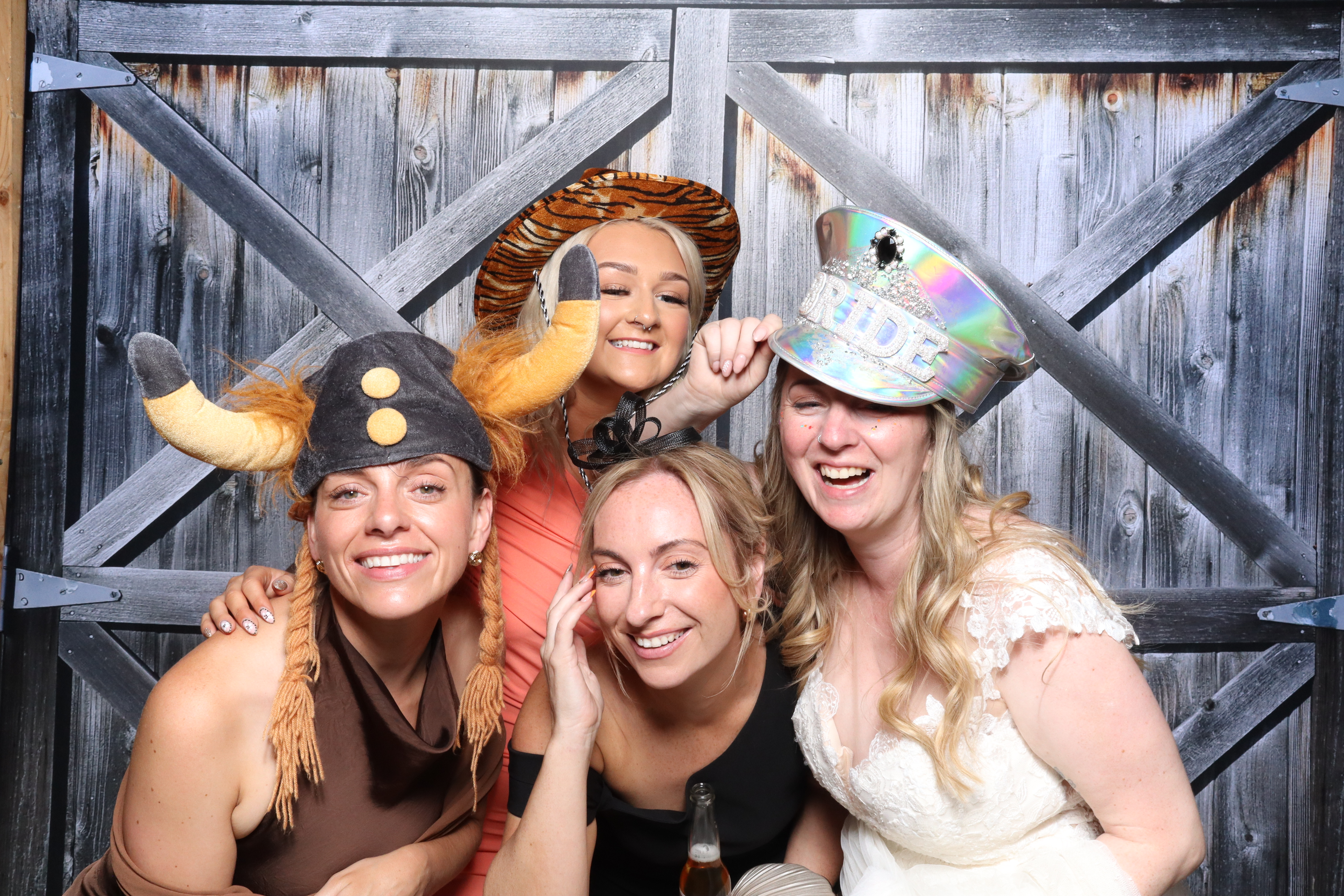 Kerry & Rob  | View more photos from the event at gallery.magicimages.uk/u/MagicImages/Kerry-Rob