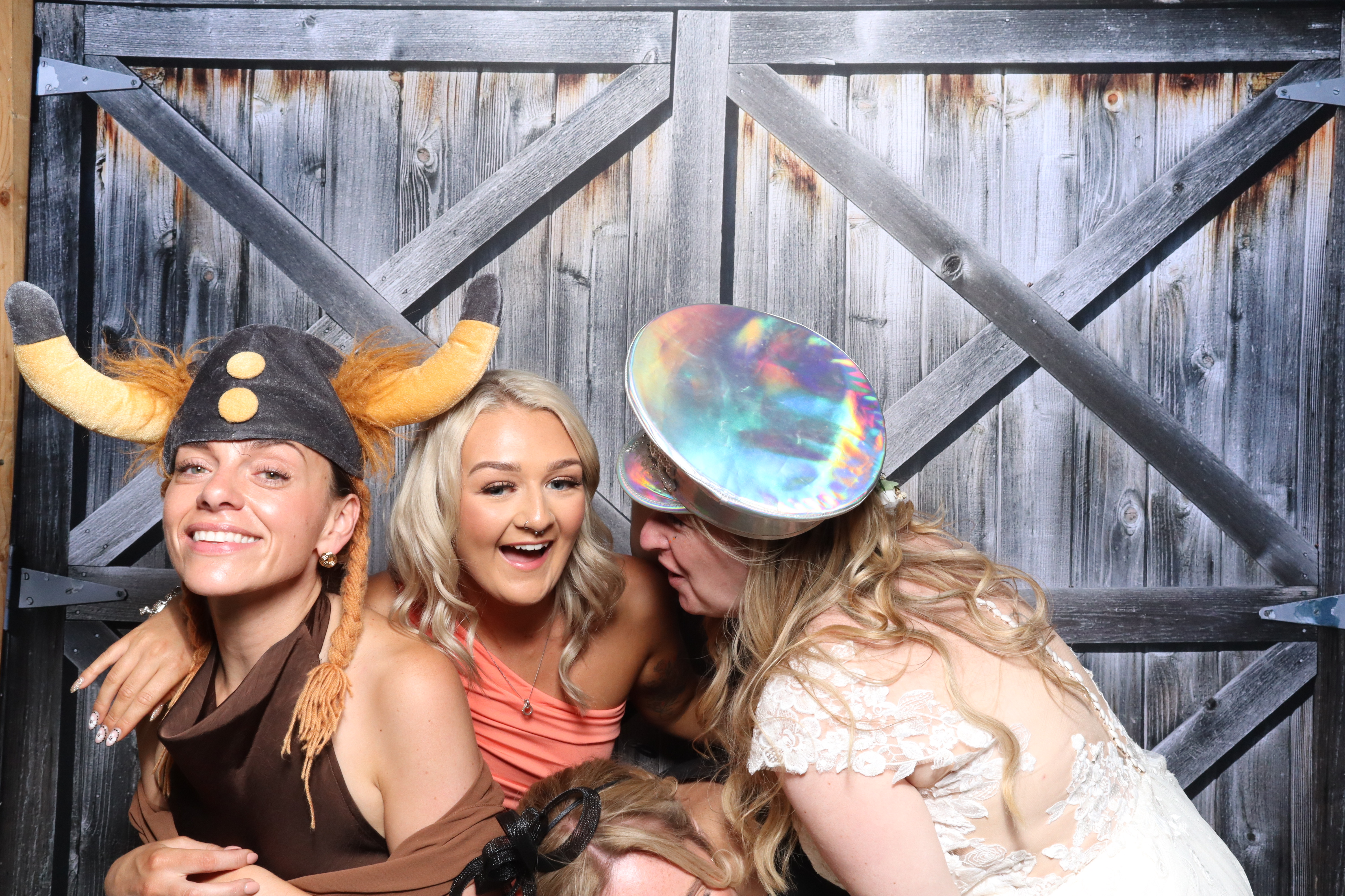 Kerry & Rob  | View more photos from the event at gallery.magicimages.uk/u/MagicImages/Kerry-Rob