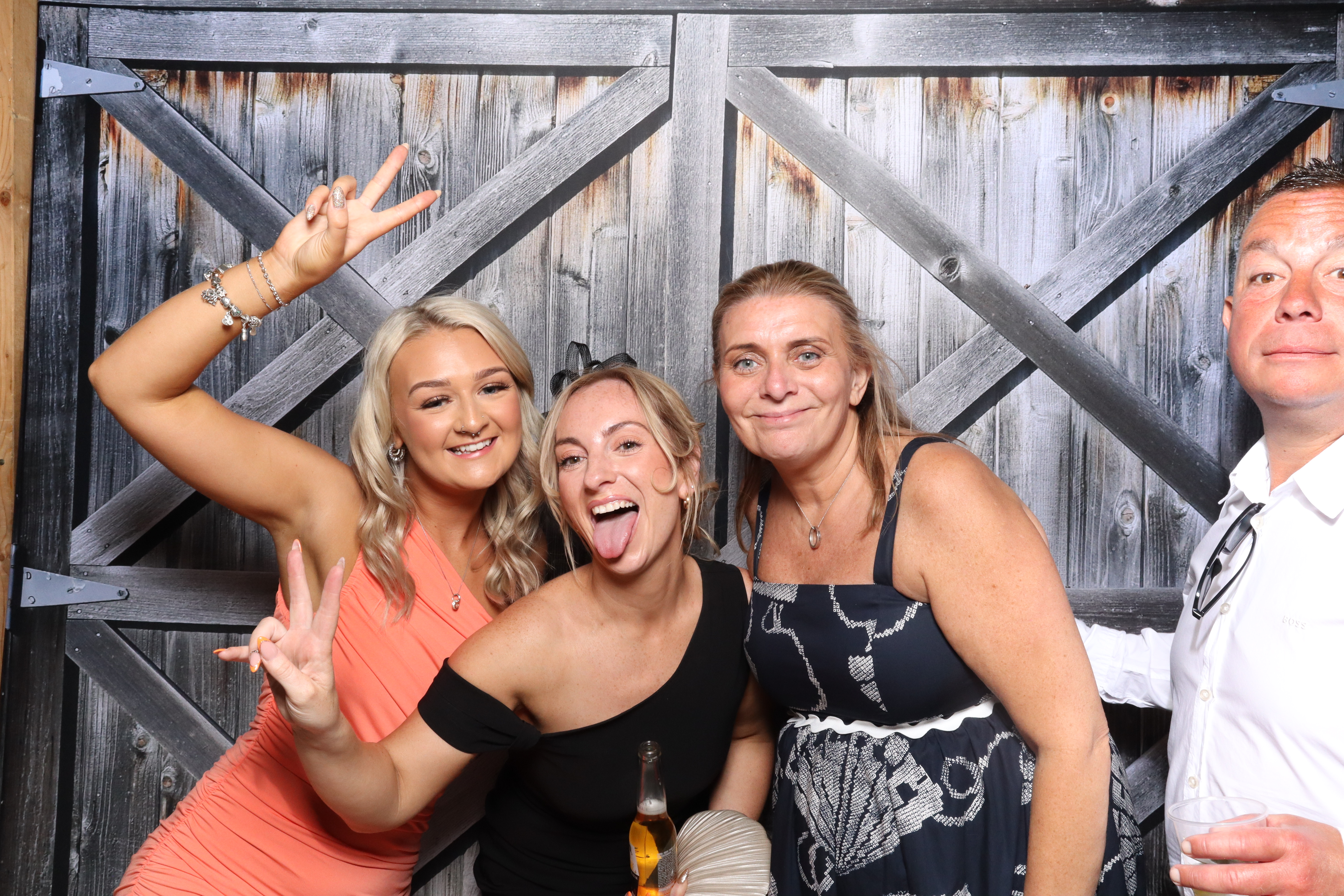 Kerry & Rob  | View more photos from the event at gallery.magicimages.uk/u/MagicImages/Kerry-Rob