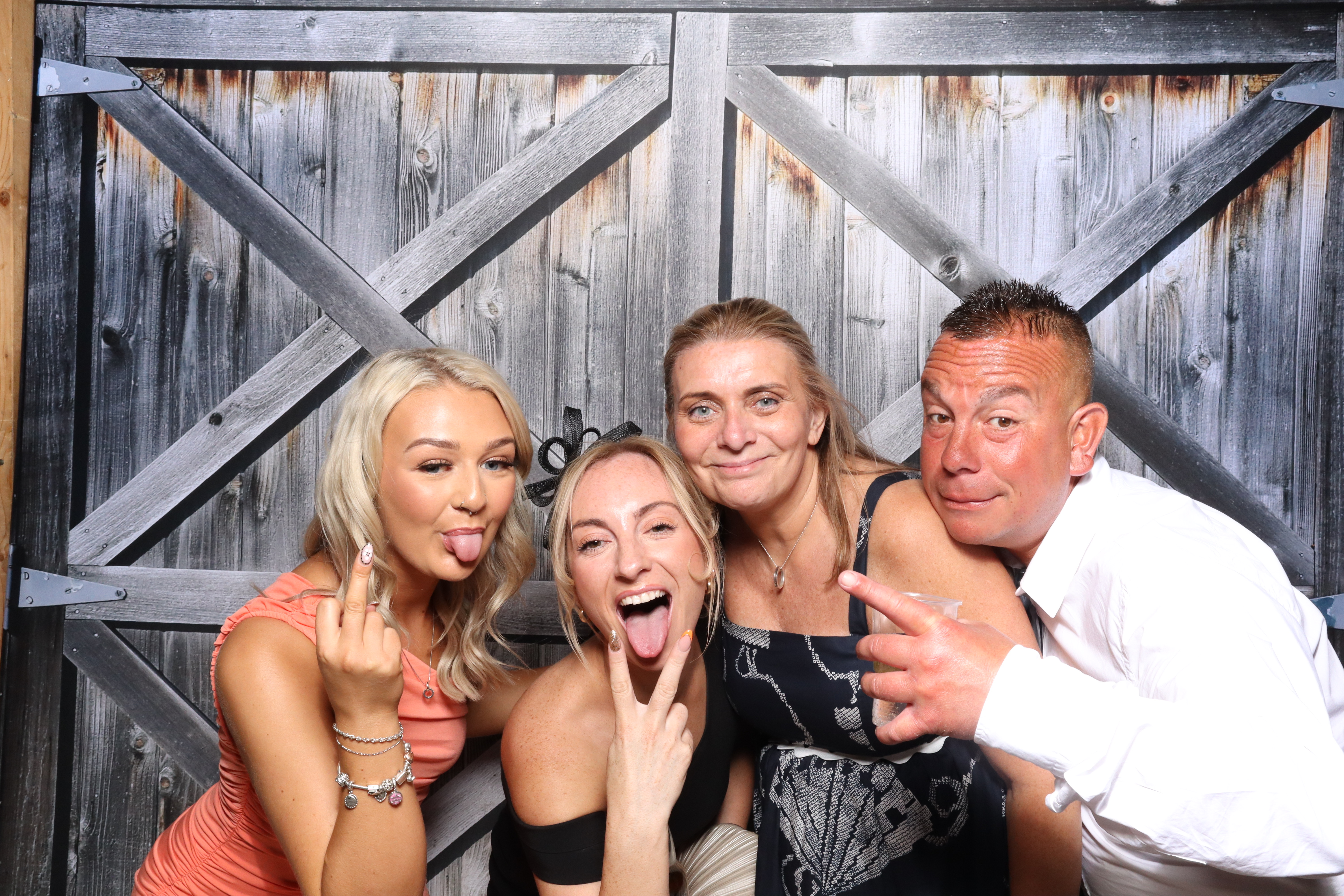 Kerry & Rob  | View more photos from the event at gallery.magicimages.uk/u/MagicImages/Kerry-Rob