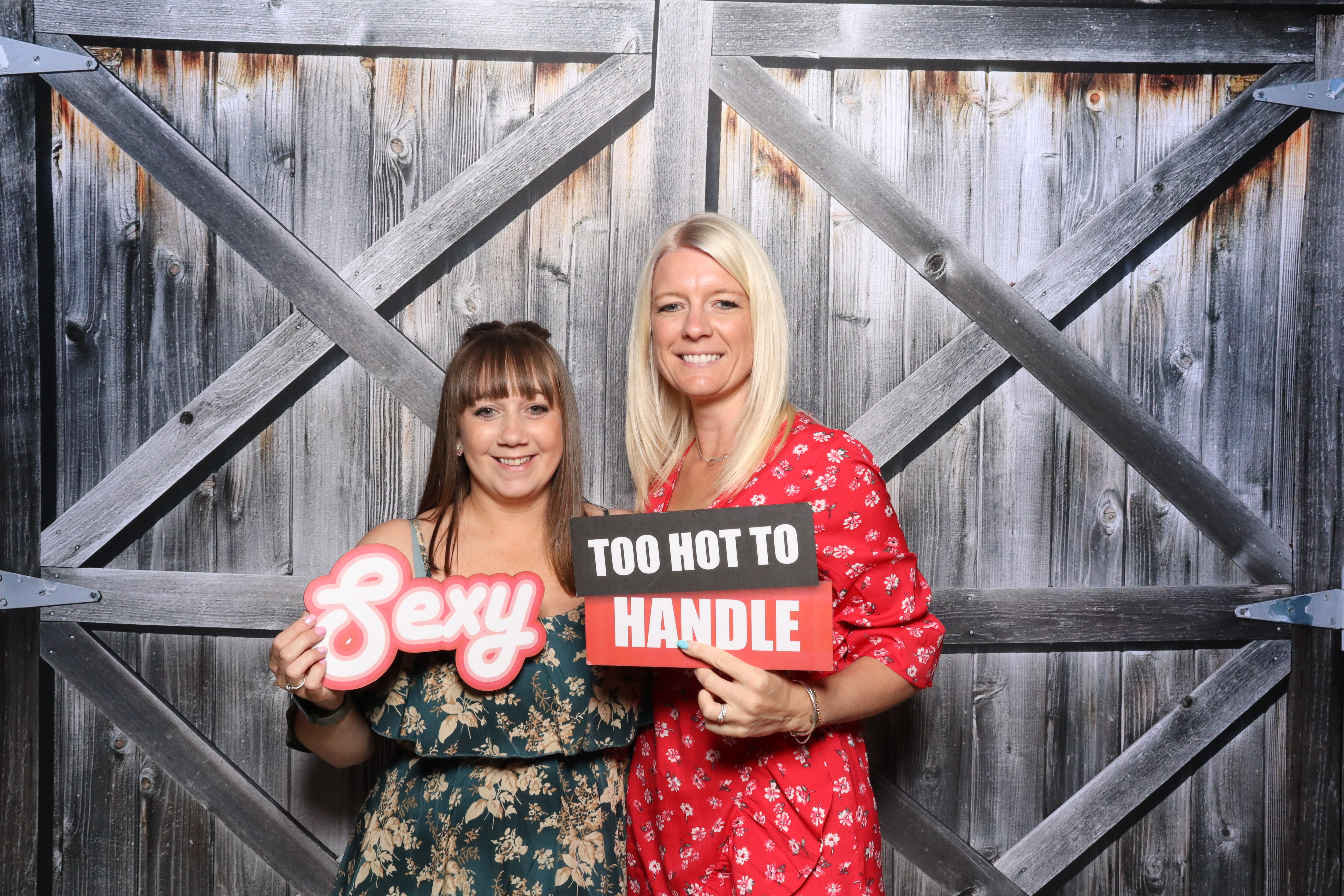 Kerry & Rob  | View more photos from the event at gallery.magicimages.uk/u/MagicImages/Kerry-Rob