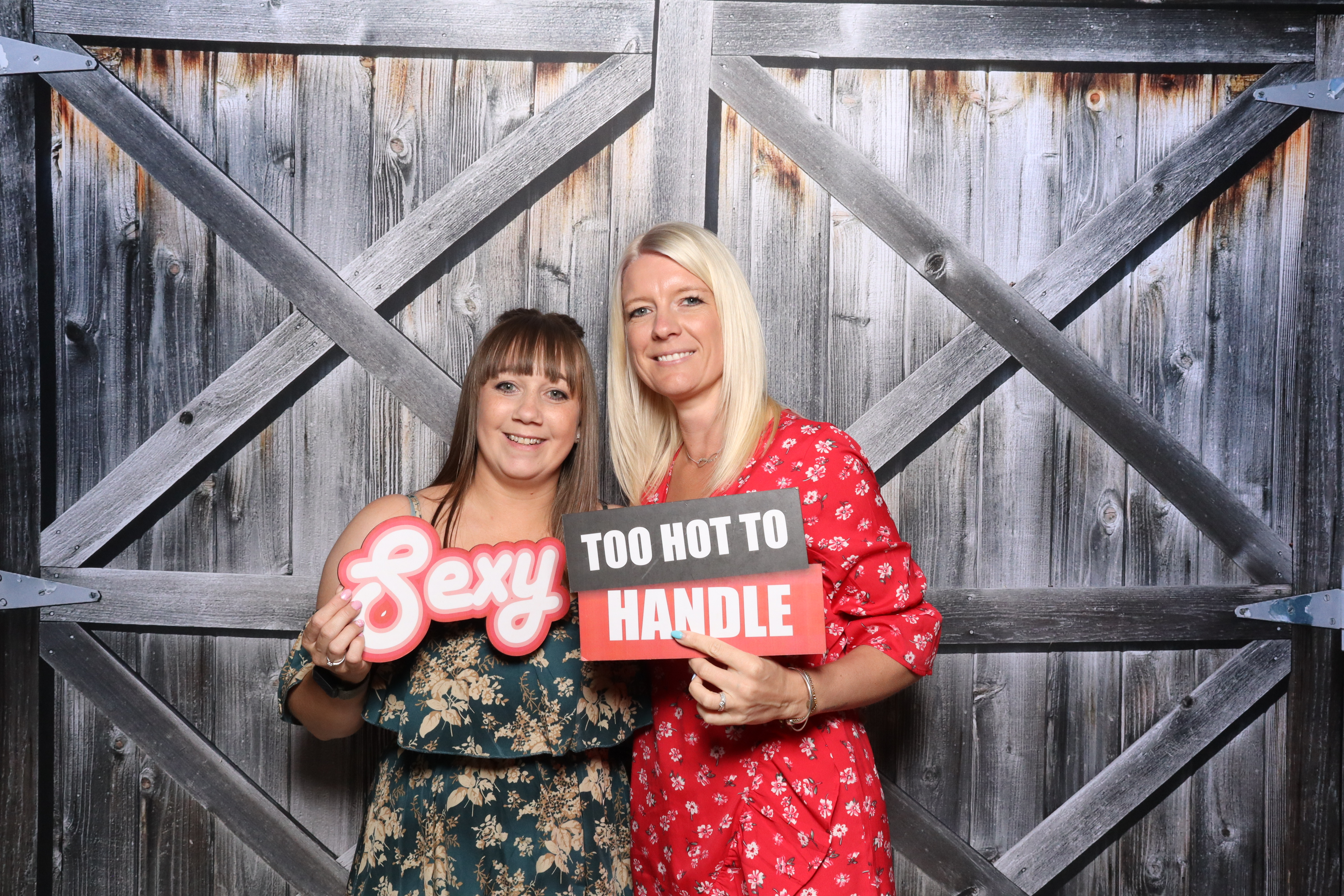 Kerry & Rob  | View more photos from the event at gallery.magicimages.uk/u/MagicImages/Kerry-Rob