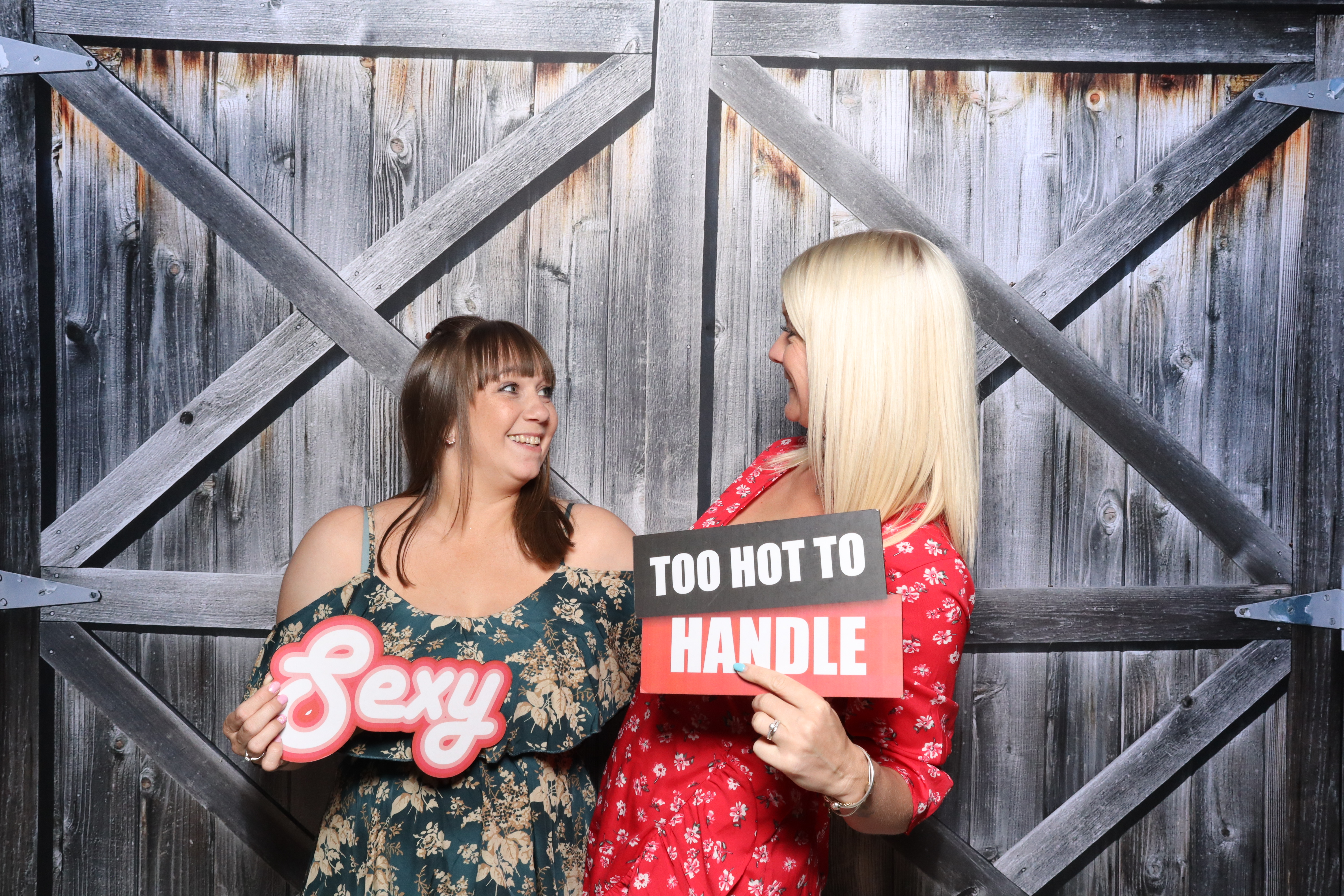 Kerry & Rob  | View more photos from the event at gallery.magicimages.uk/u/MagicImages/Kerry-Rob