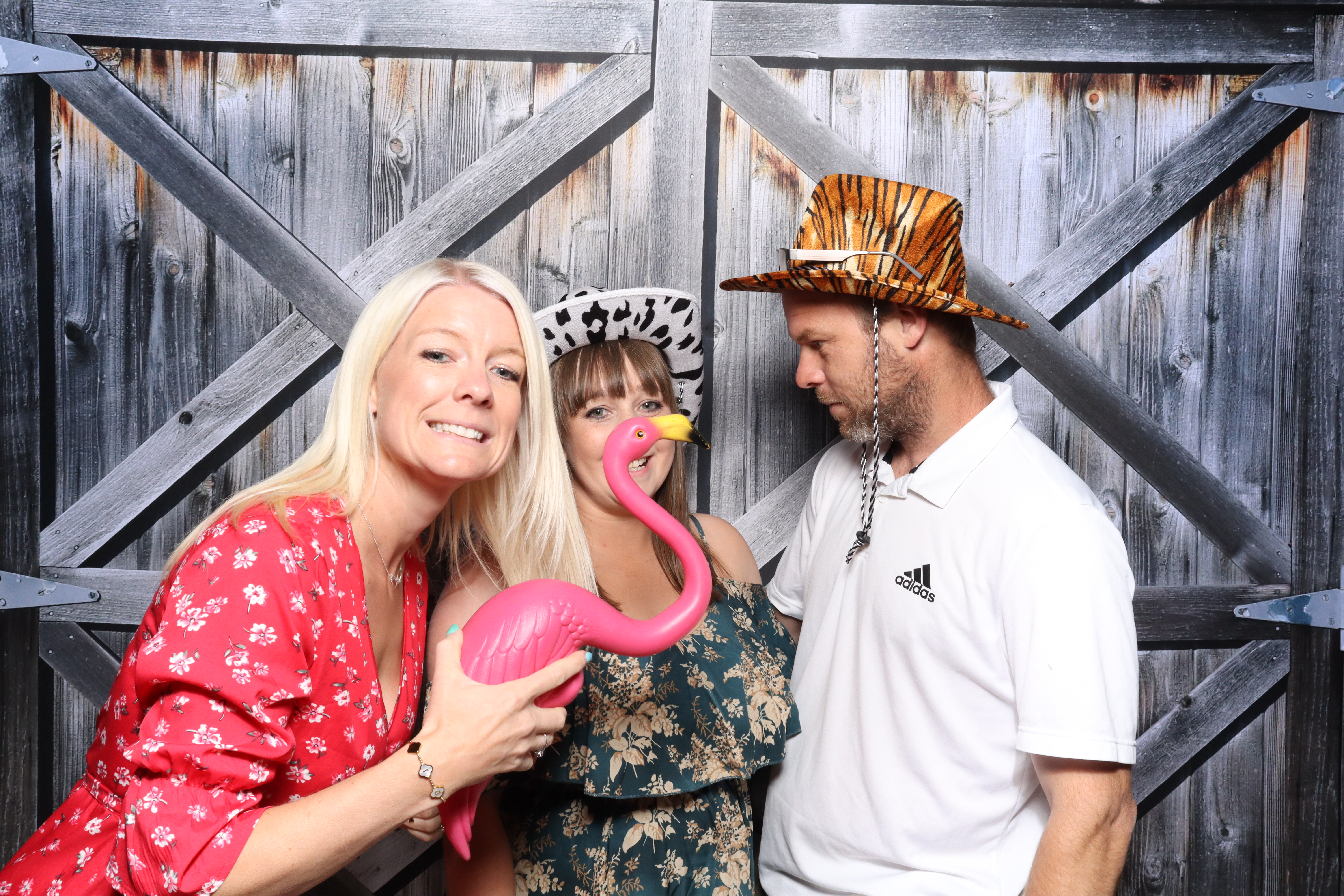 Kerry & Rob  | View more photos from the event at gallery.magicimages.uk/u/MagicImages/Kerry-Rob