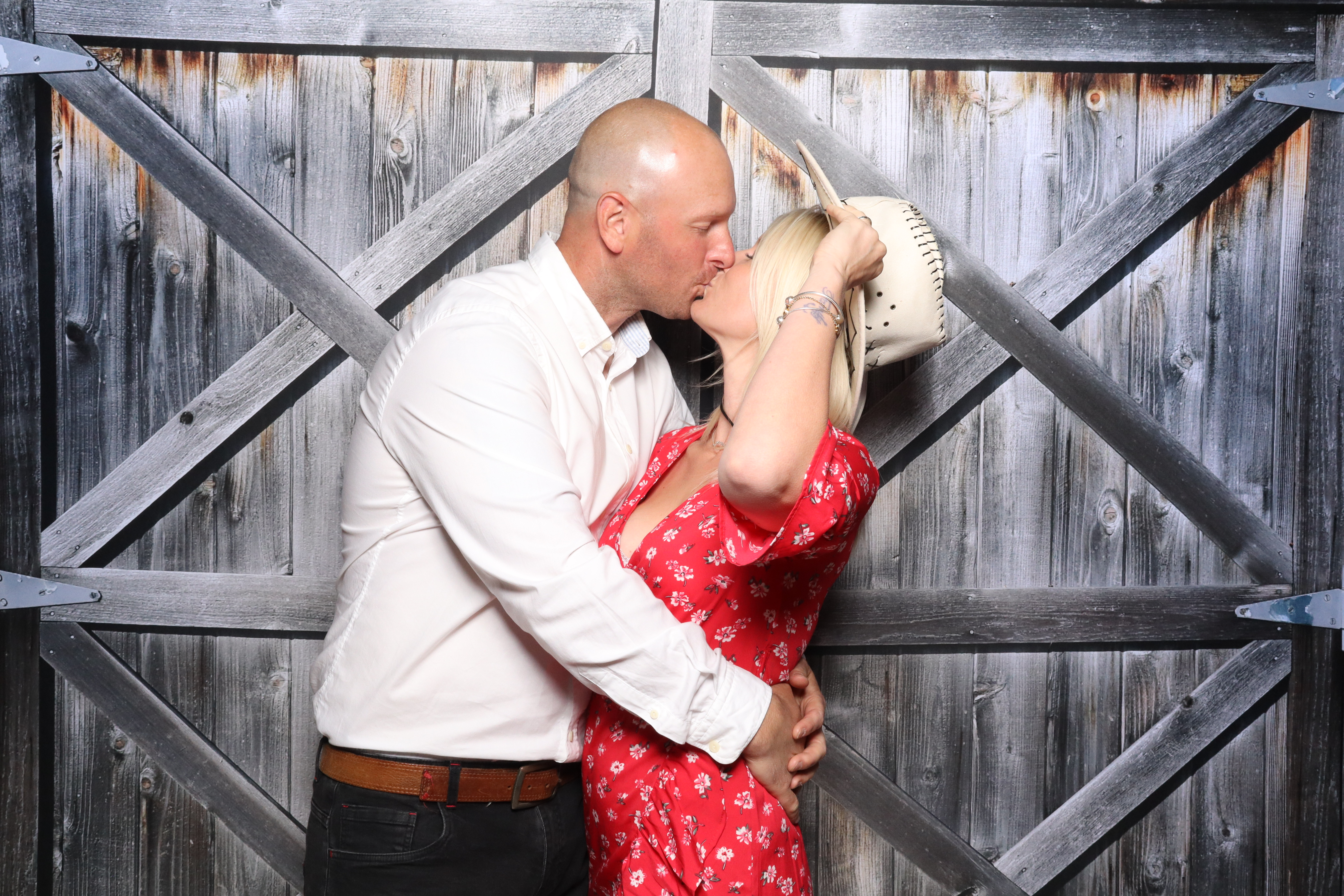 Kerry & Rob  | View more photos from the event at gallery.magicimages.uk/u/MagicImages/Kerry-Rob