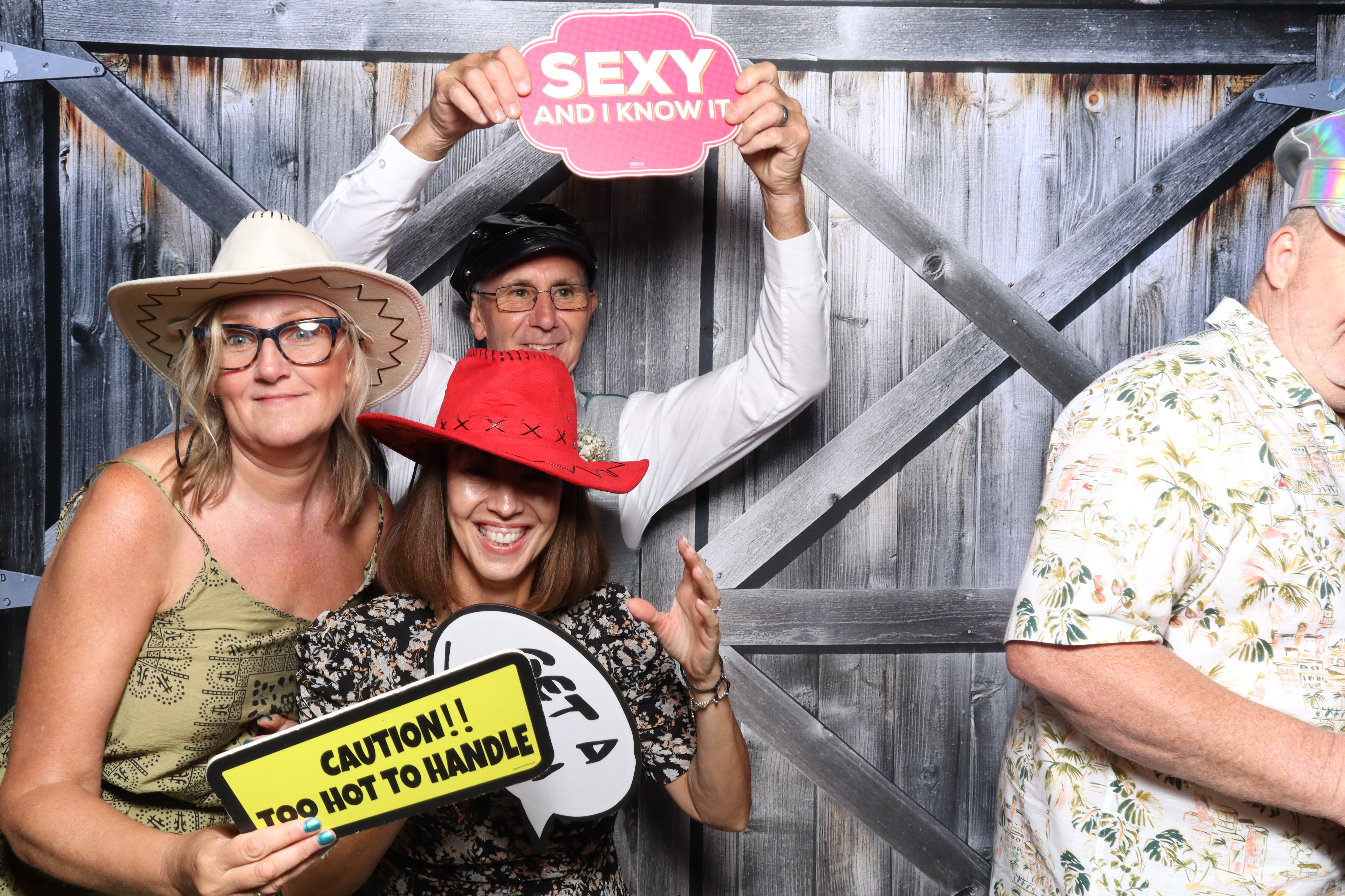 Kerry & Rob  | View more photos from the event at gallery.magicimages.uk/u/MagicImages/Kerry-Rob