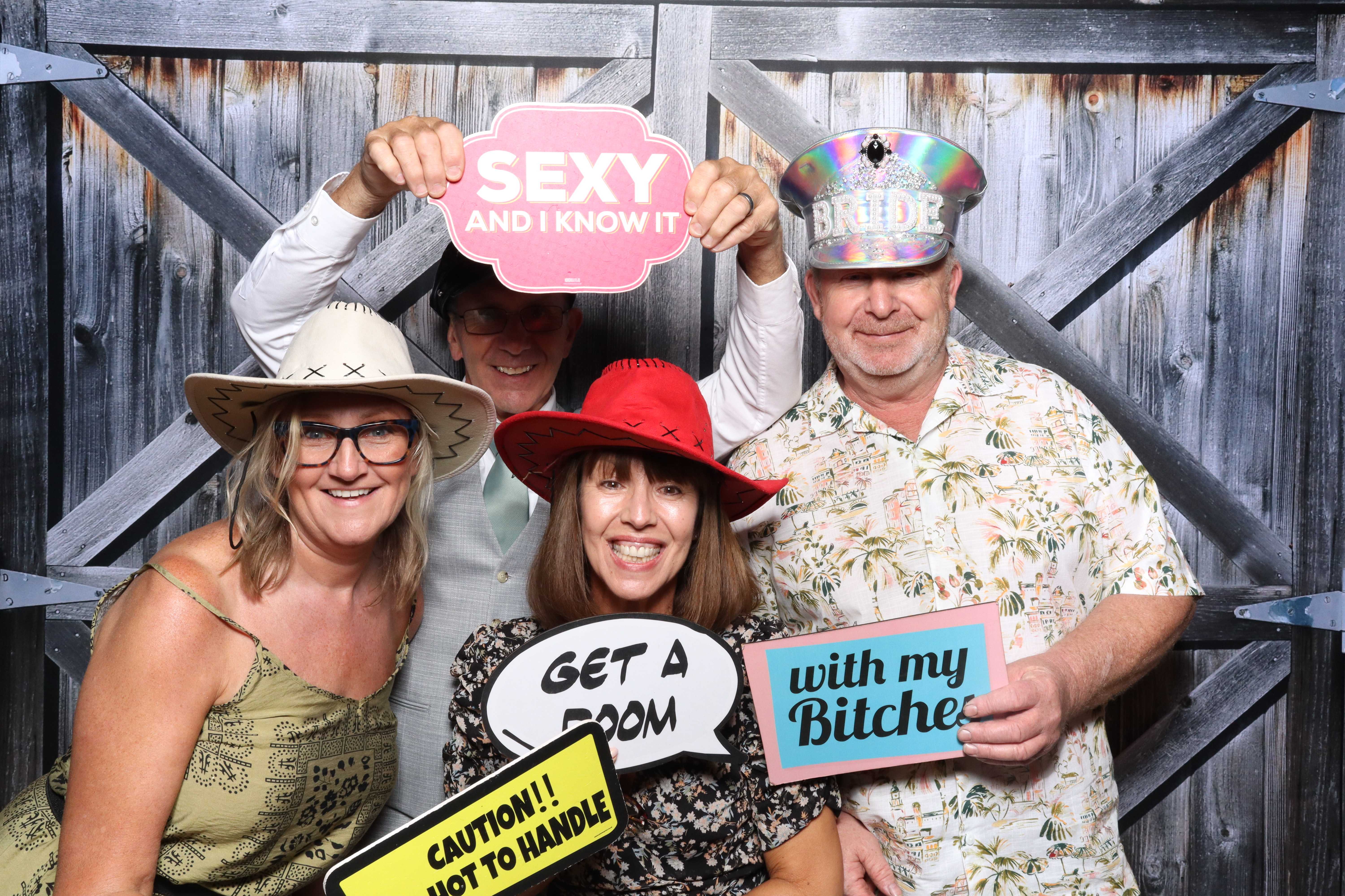 Kerry & Rob  | View more photos from the event at gallery.magicimages.uk/u/MagicImages/Kerry-Rob