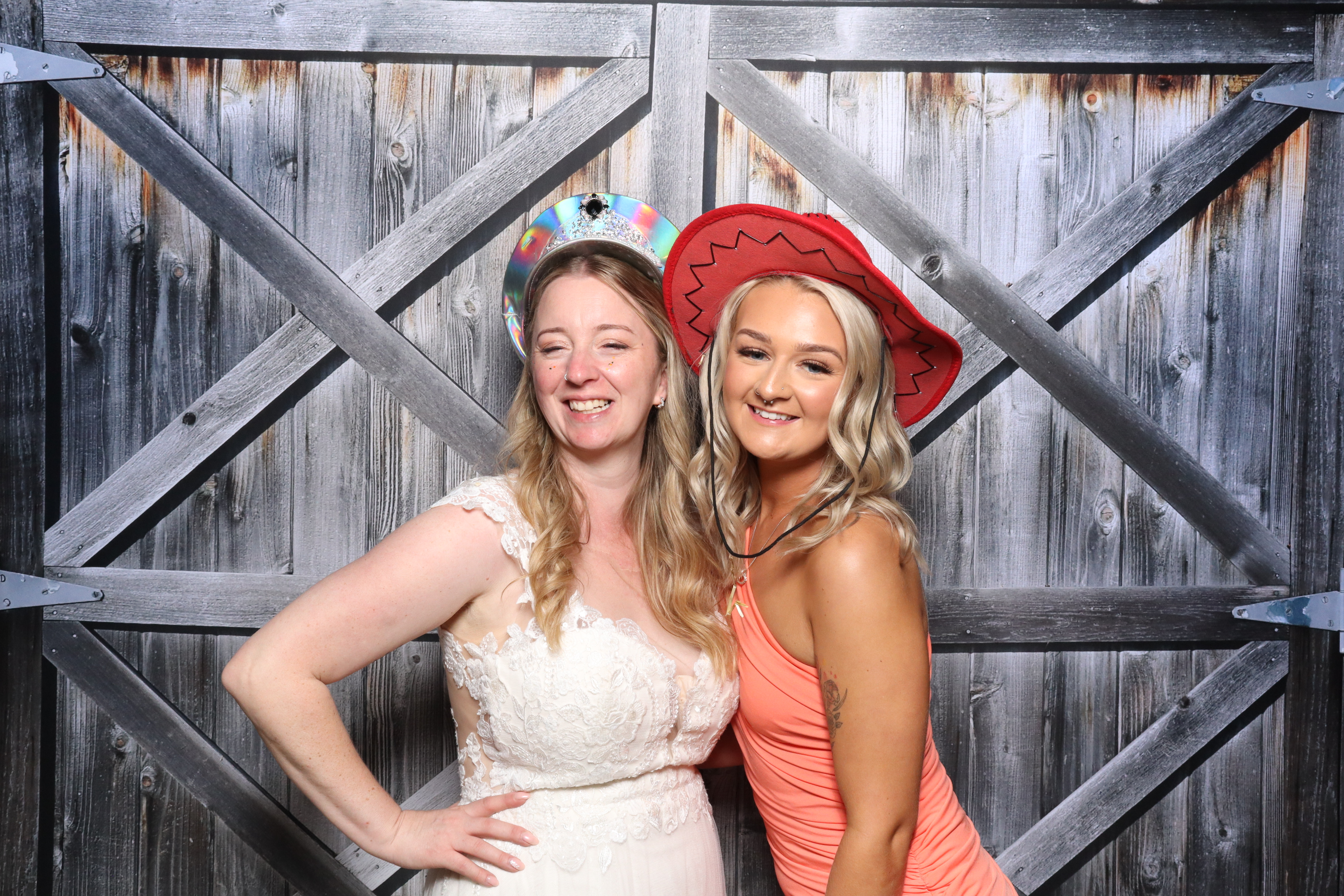 Kerry & Rob  | View more photos from the event at gallery.magicimages.uk/u/MagicImages/Kerry-Rob