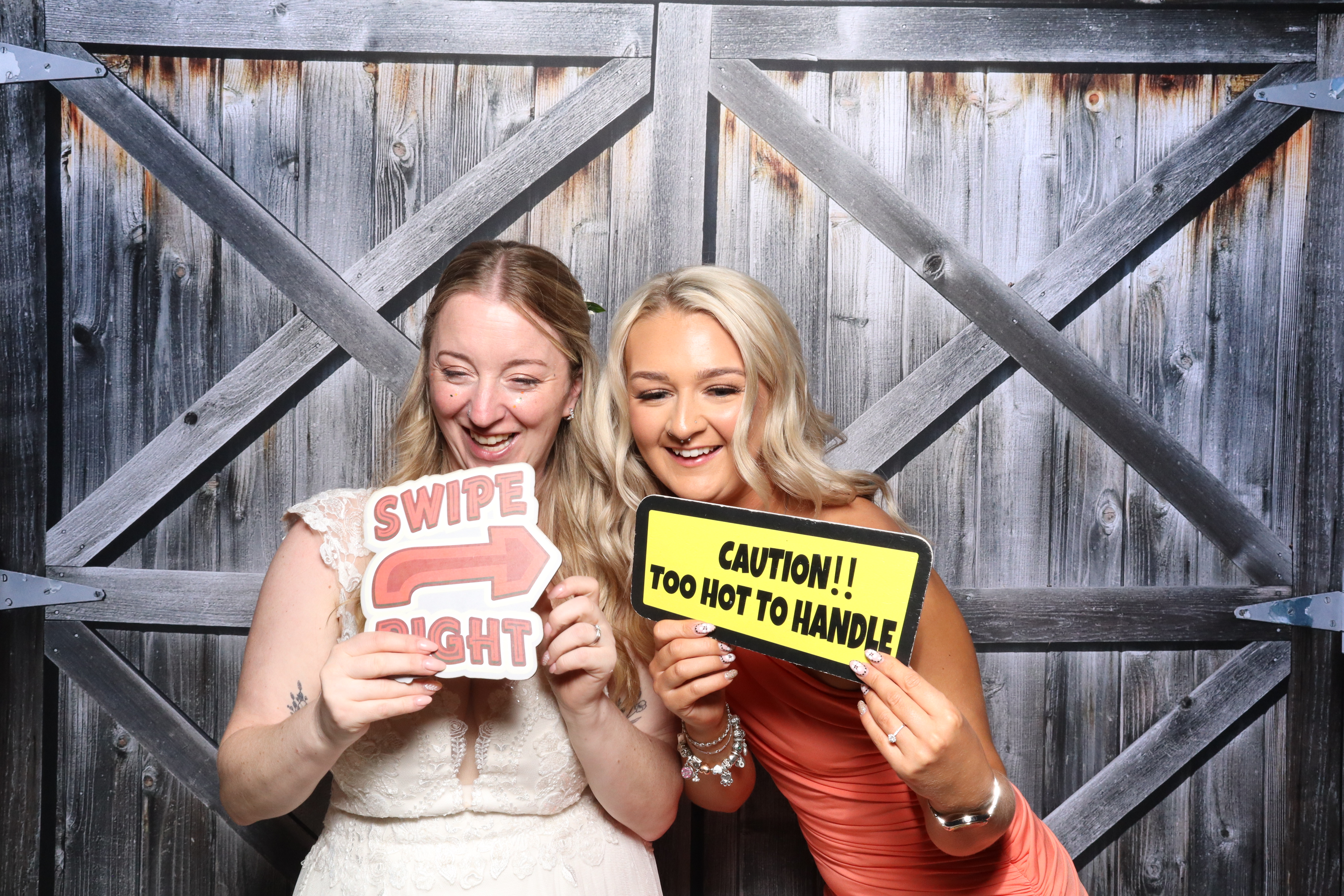 Kerry & Rob  | View more photos from the event at gallery.magicimages.uk/u/MagicImages/Kerry-Rob