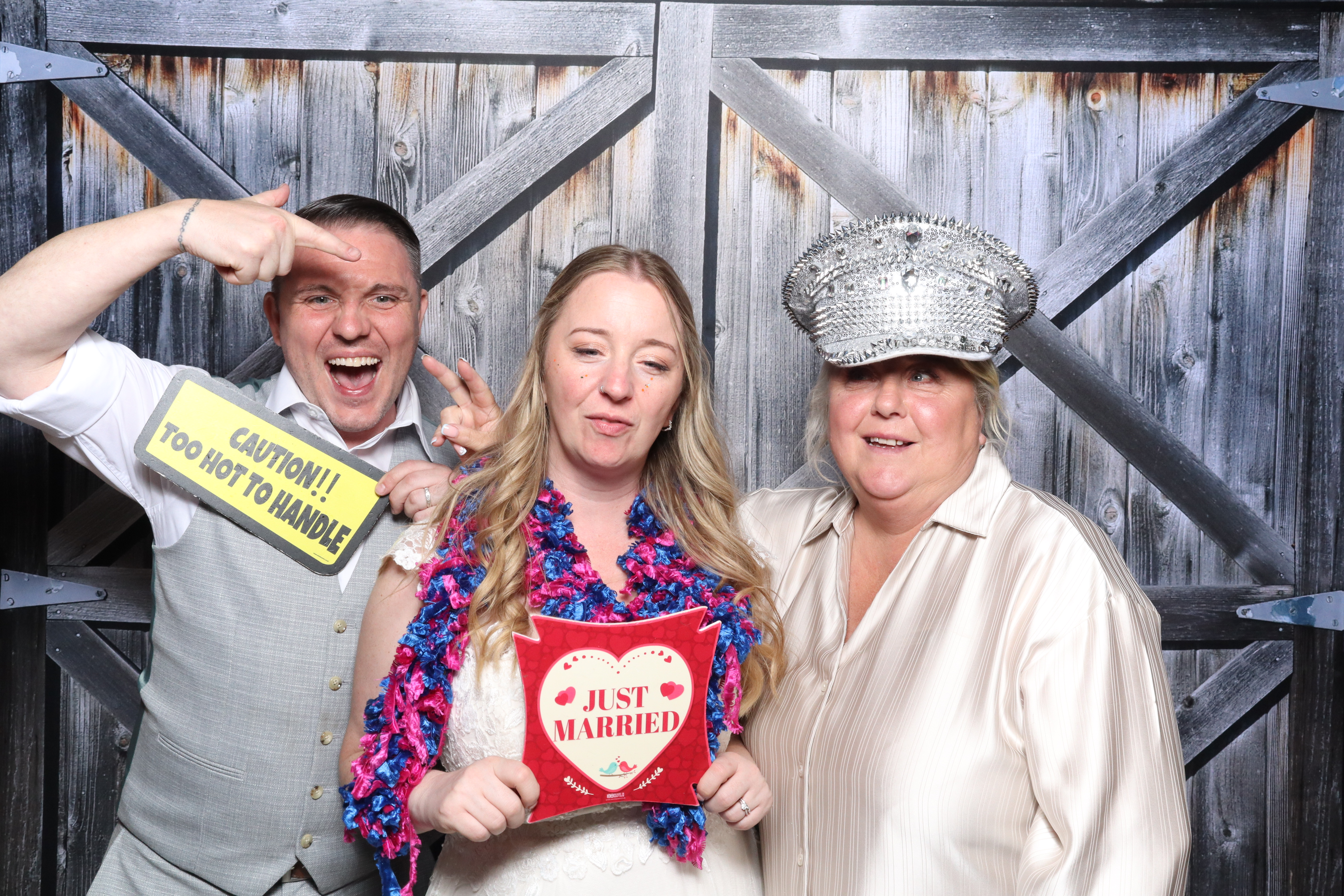 Kerry & Rob  | View more photos from the event at gallery.magicimages.uk/u/MagicImages/Kerry-Rob