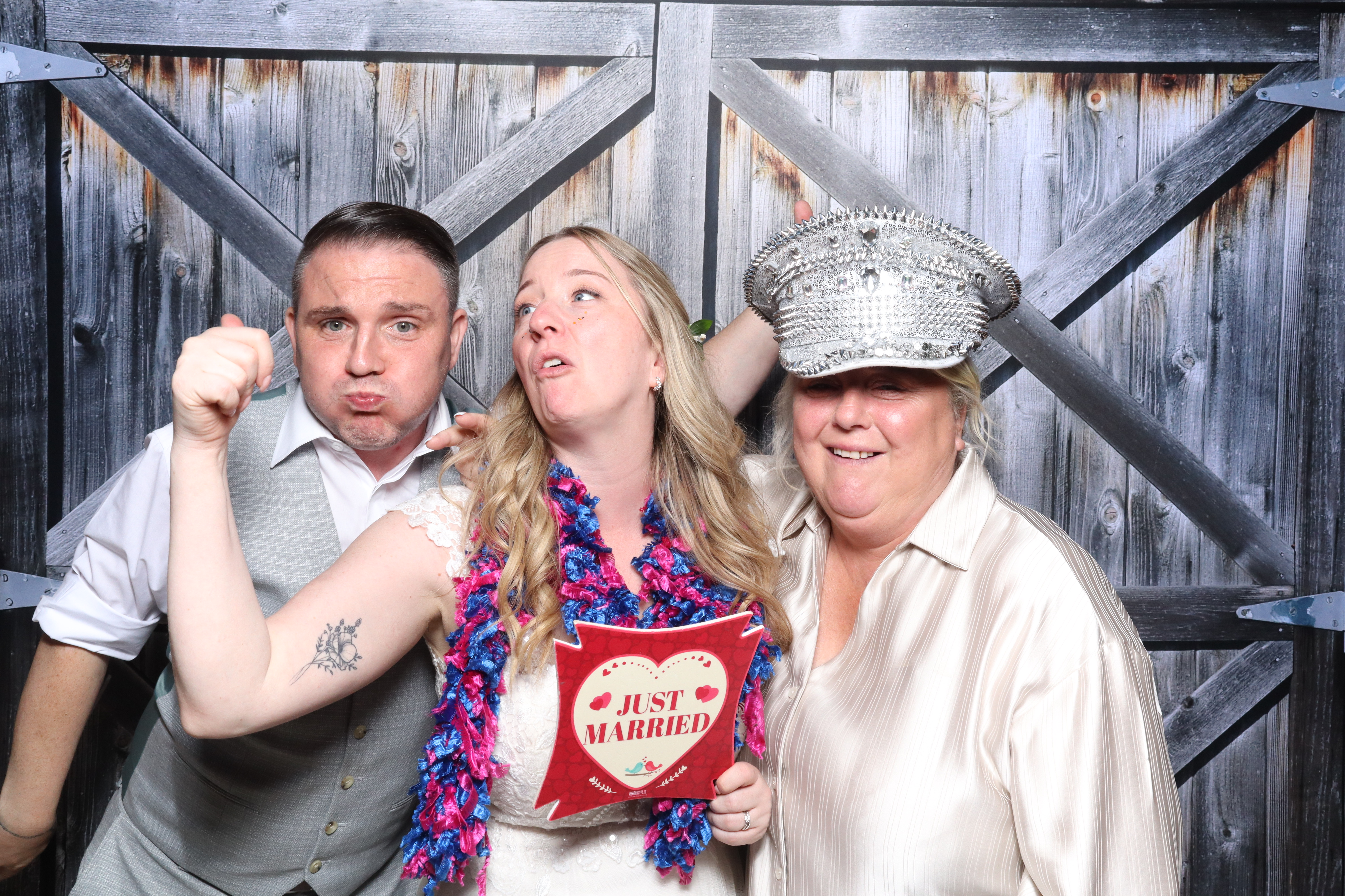 Kerry & Rob  | View more photos from the event at gallery.magicimages.uk/u/MagicImages/Kerry-Rob