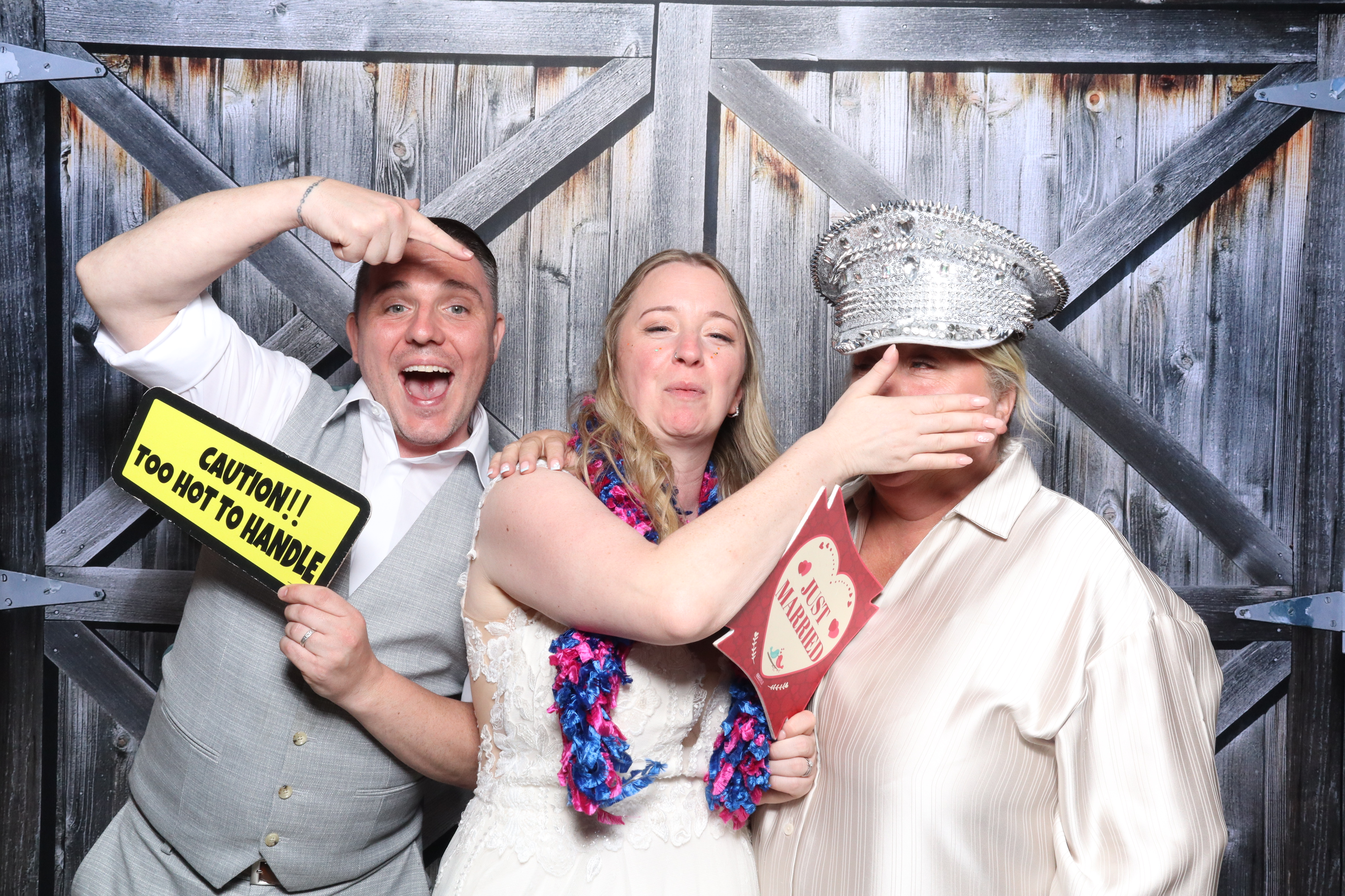 Kerry & Rob  | View more photos from the event at gallery.magicimages.uk/u/MagicImages/Kerry-Rob