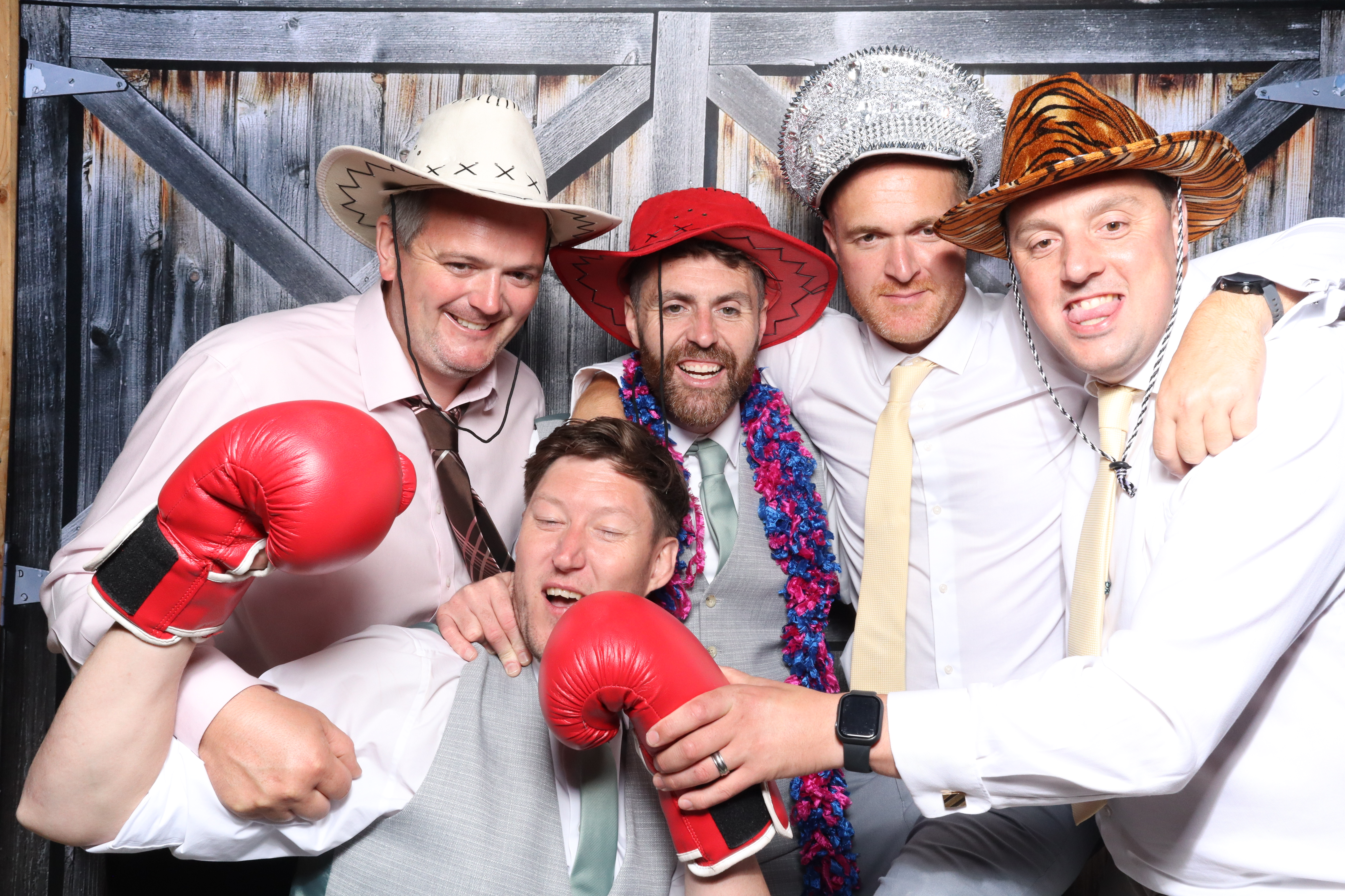 Kerry & Rob  | View more photos from the event at gallery.magicimages.uk/u/MagicImages/Kerry-Rob