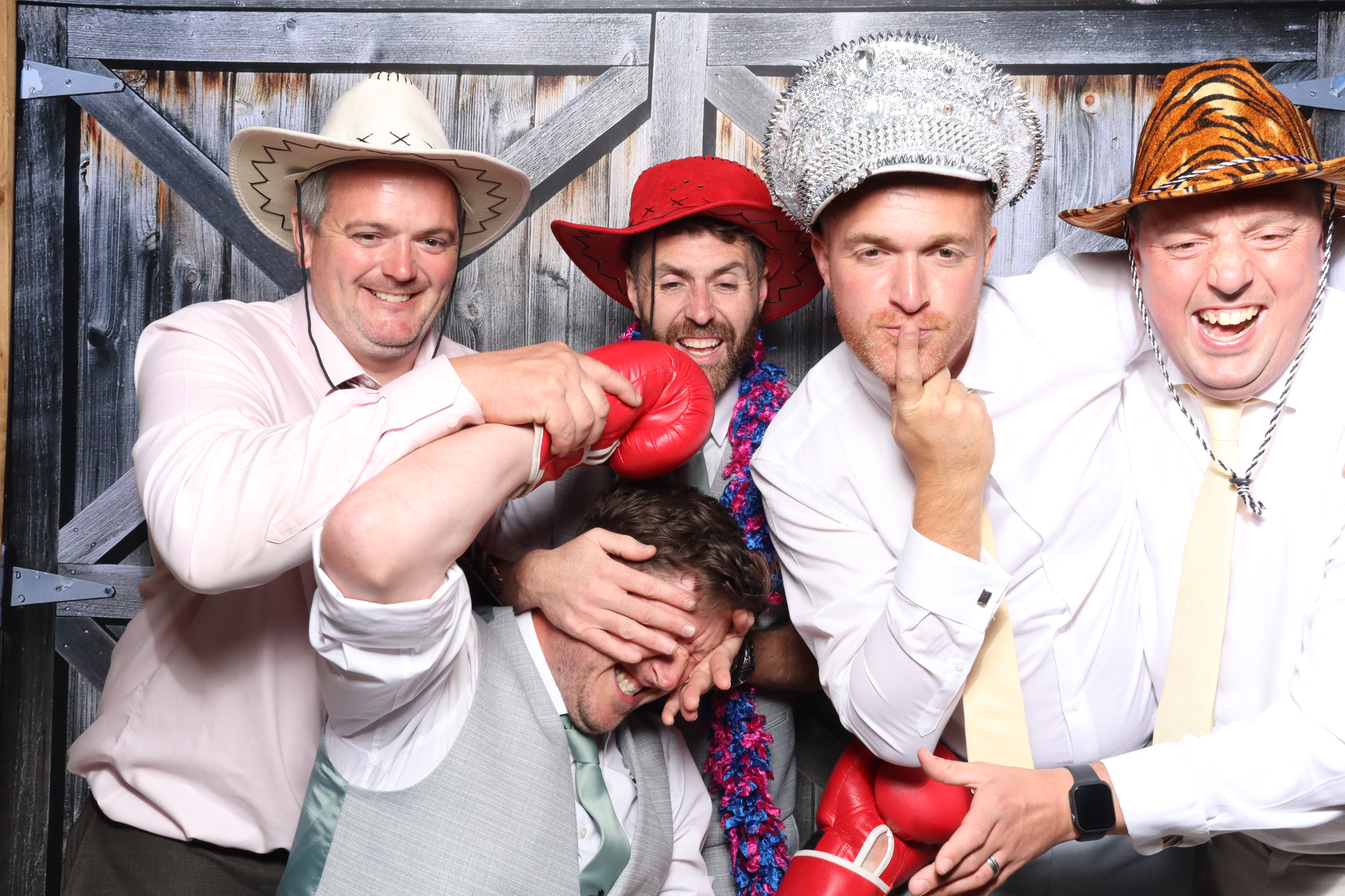 Kerry & Rob  | View more photos from the event at gallery.magicimages.uk/u/MagicImages/Kerry-Rob