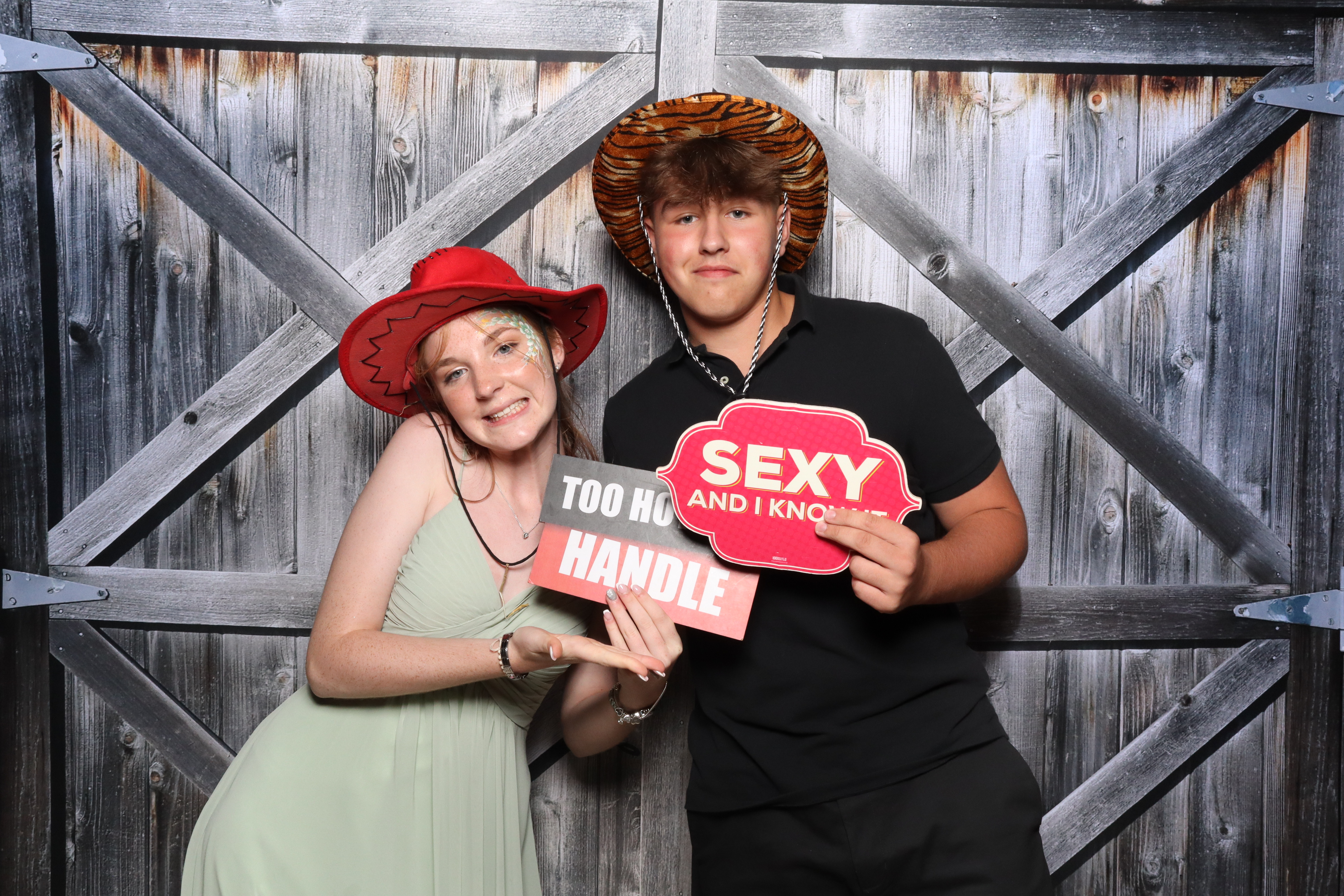 Kerry & Rob  | View more photos from the event at gallery.magicimages.uk/u/MagicImages/Kerry-Rob