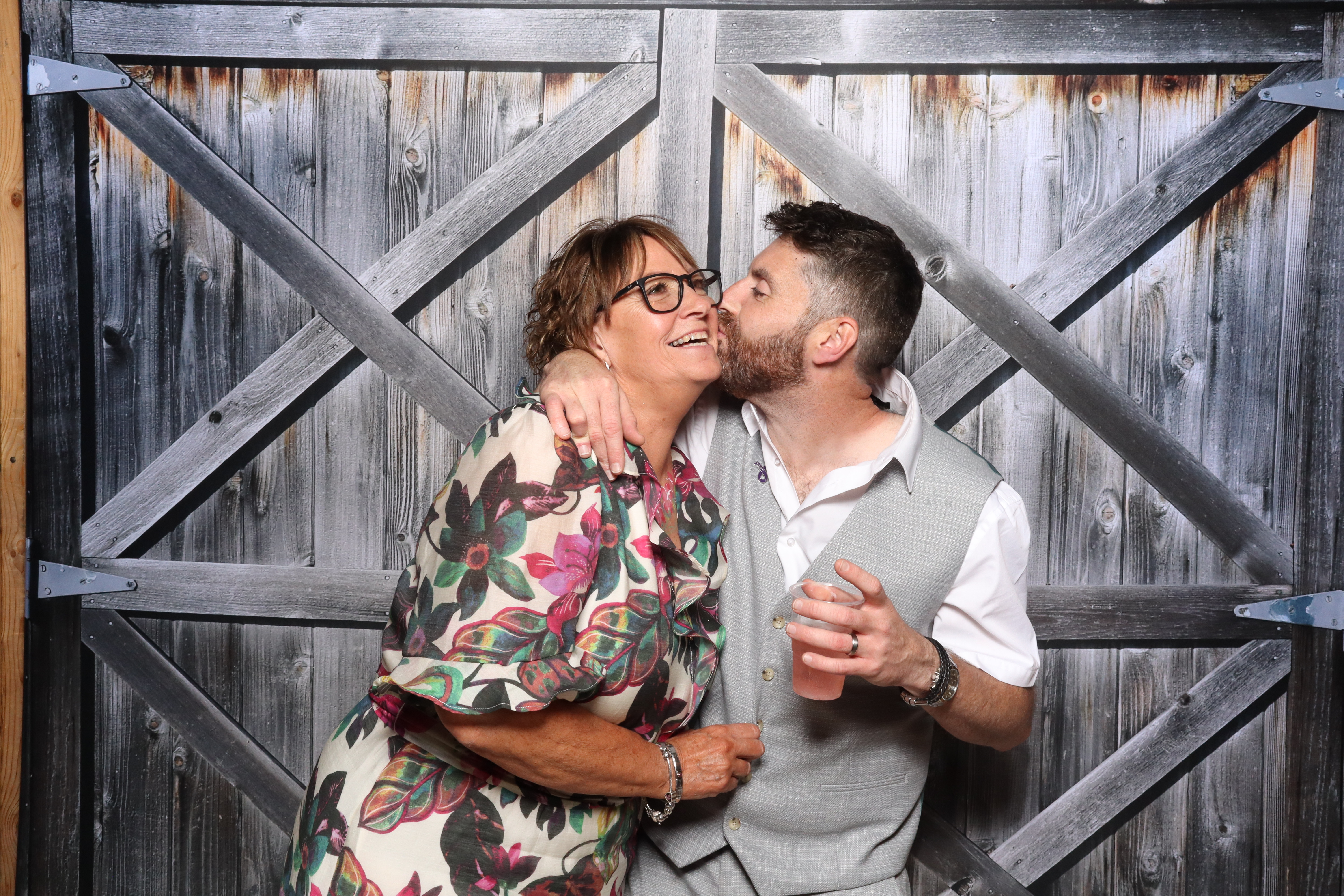 Kerry & Rob  | View more photos from the event at gallery.magicimages.uk/u/MagicImages/Kerry-Rob