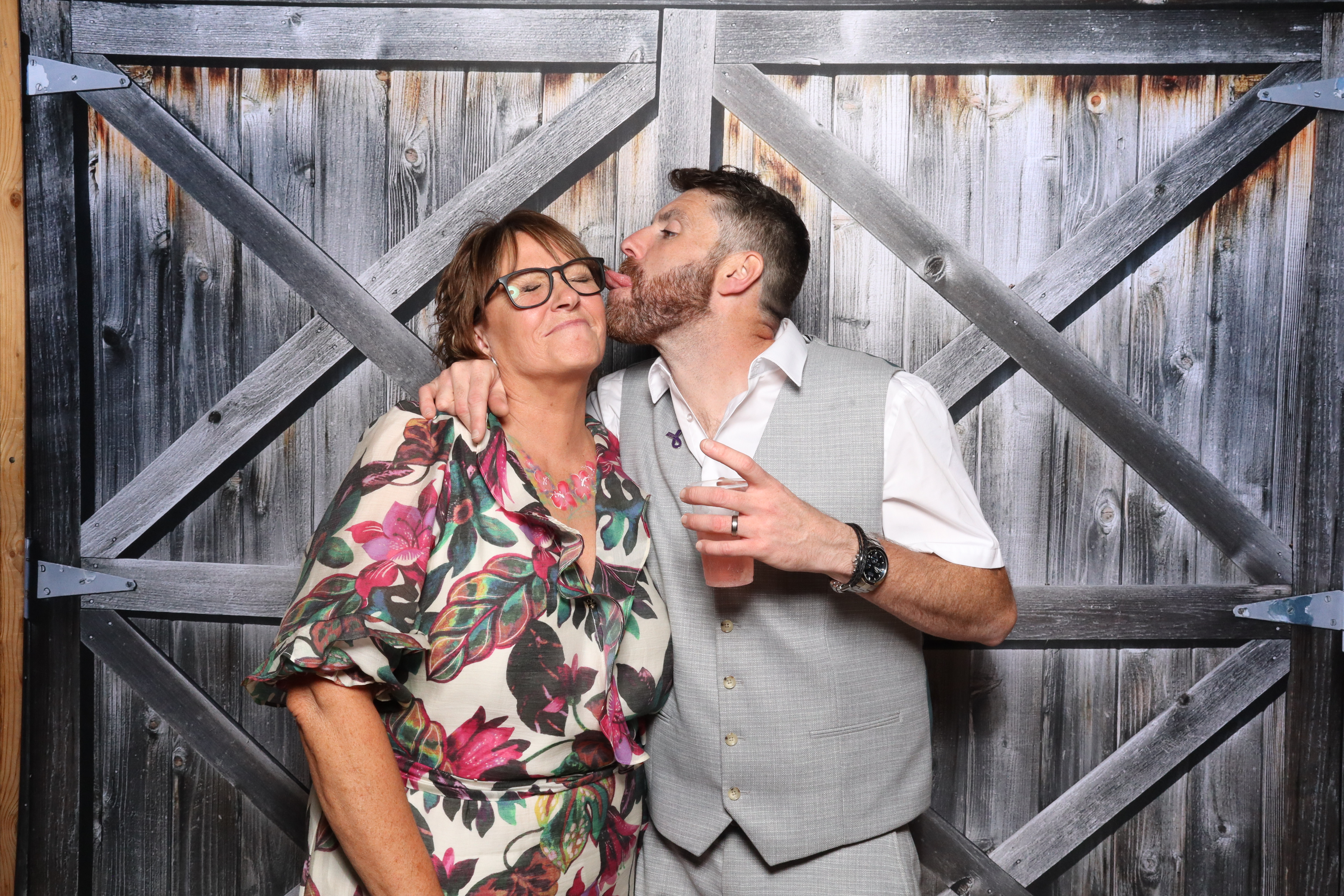 Kerry & Rob  | View more photos from the event at gallery.magicimages.uk/u/MagicImages/Kerry-Rob