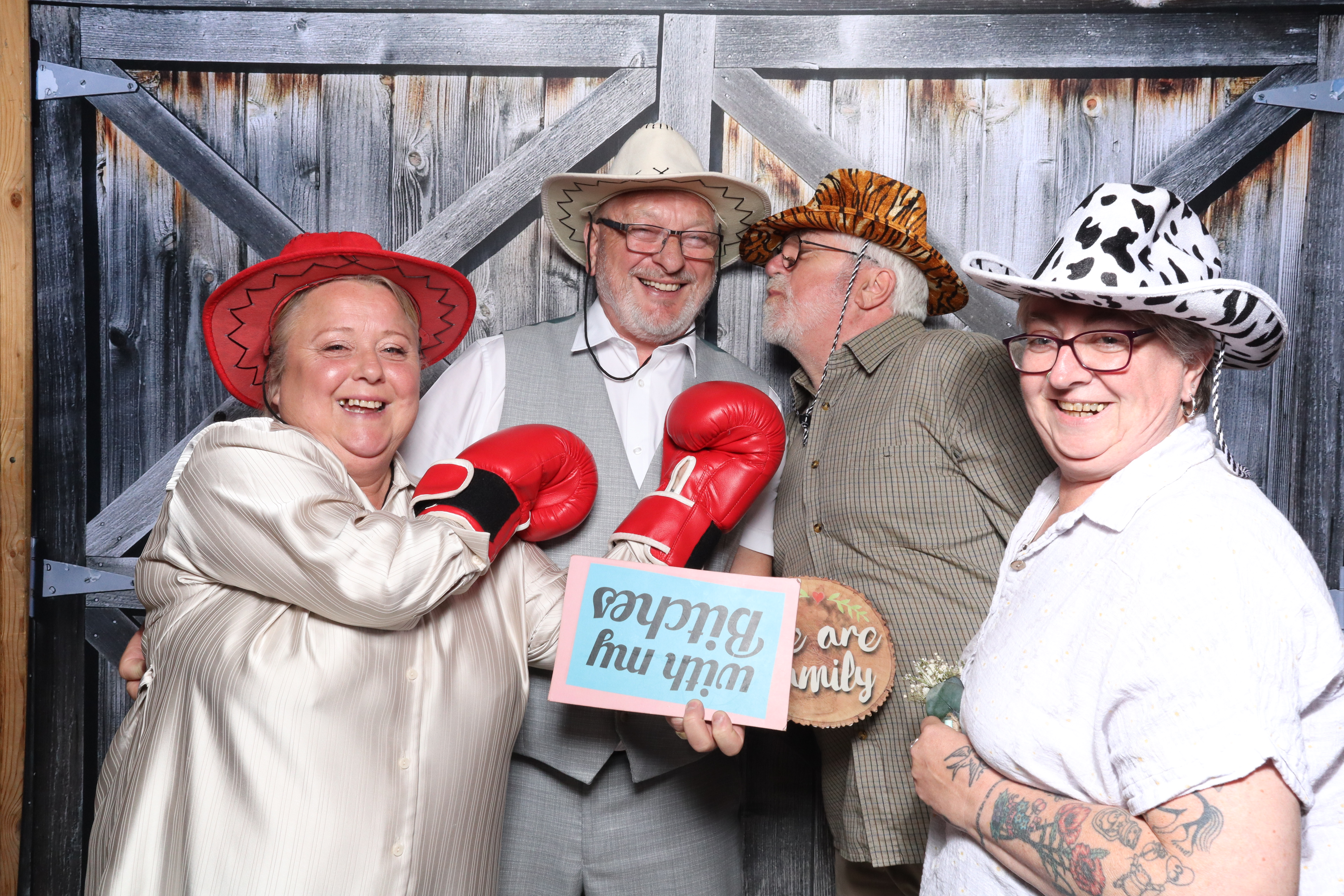 Kerry & Rob  | View more photos from the event at gallery.magicimages.uk/u/MagicImages/Kerry-Rob