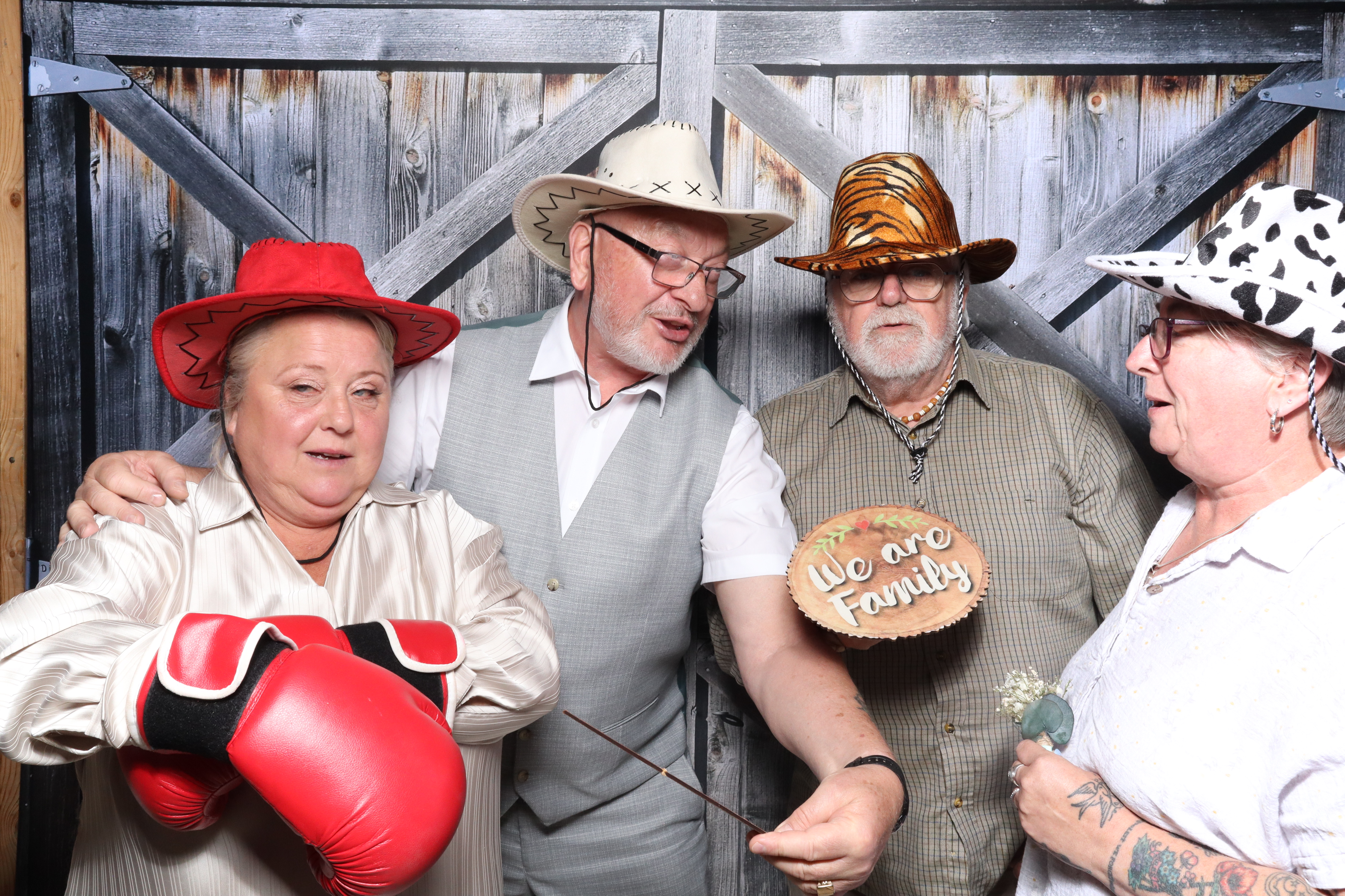 Kerry & Rob  | View more photos from the event at gallery.magicimages.uk/u/MagicImages/Kerry-Rob