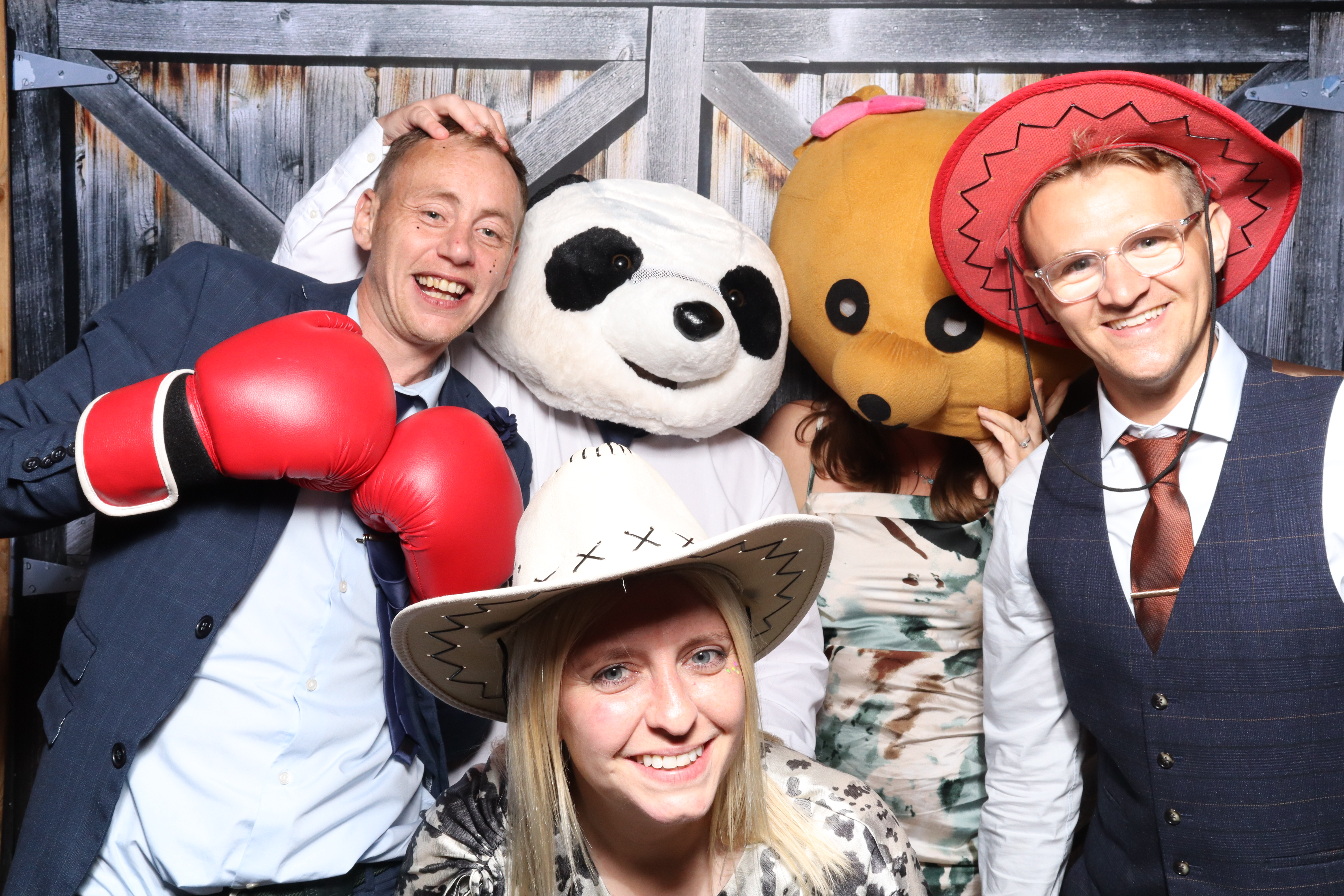 Kerry & Rob  | View more photos from the event at gallery.magicimages.uk/u/MagicImages/Kerry-Rob