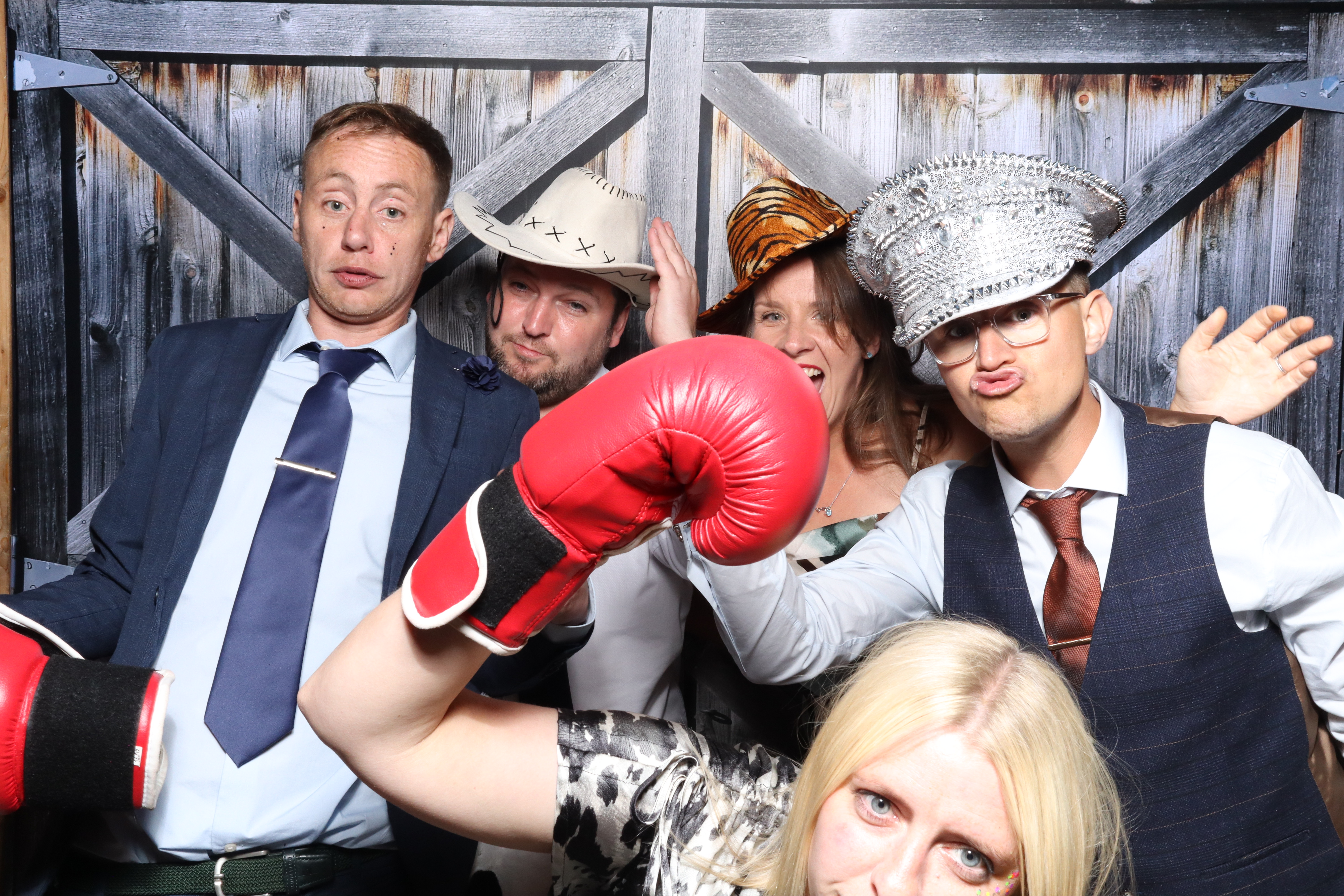 Kerry & Rob  | View more photos from the event at gallery.magicimages.uk/u/MagicImages/Kerry-Rob