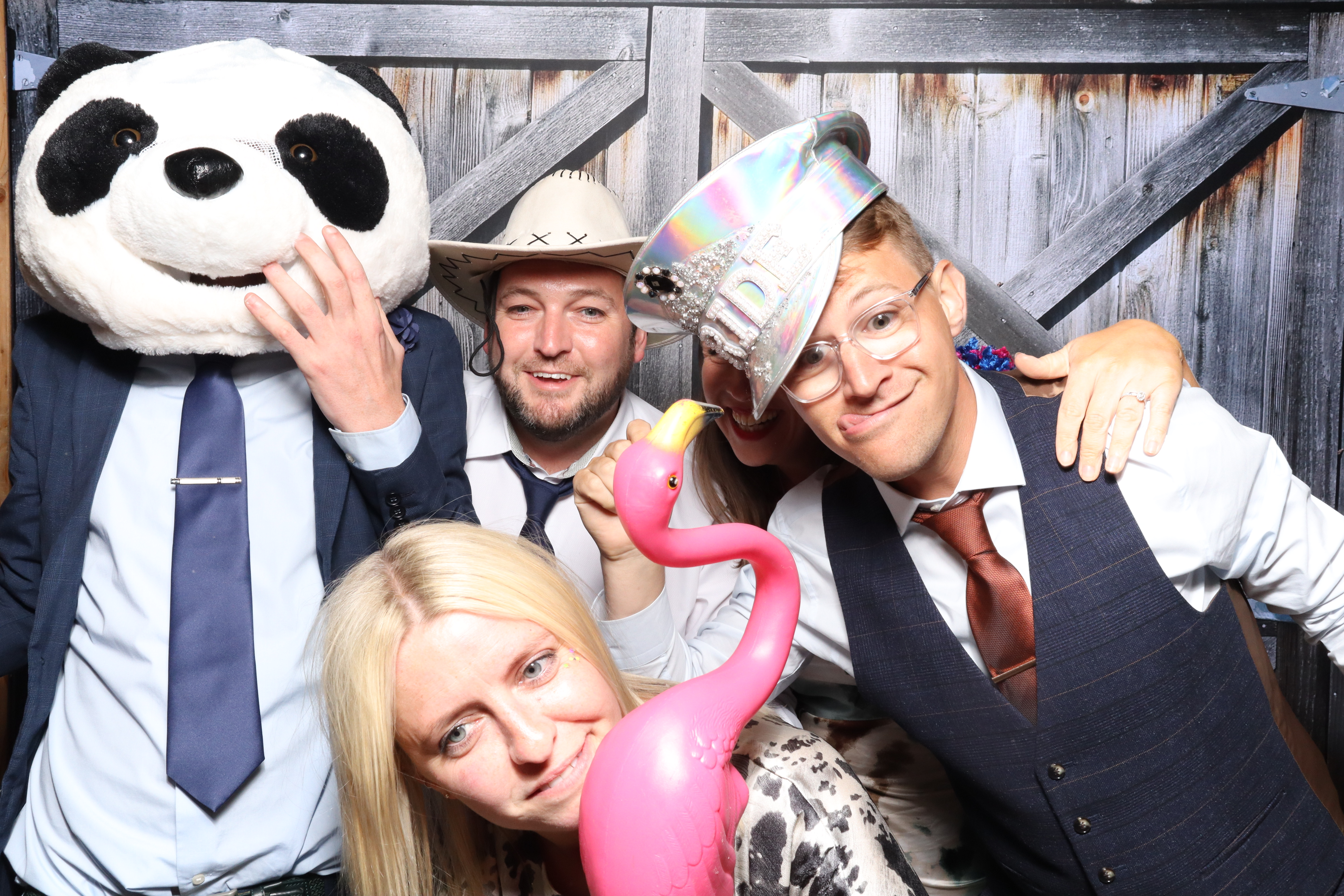 Kerry & Rob  | View more photos from the event at gallery.magicimages.uk/u/MagicImages/Kerry-Rob