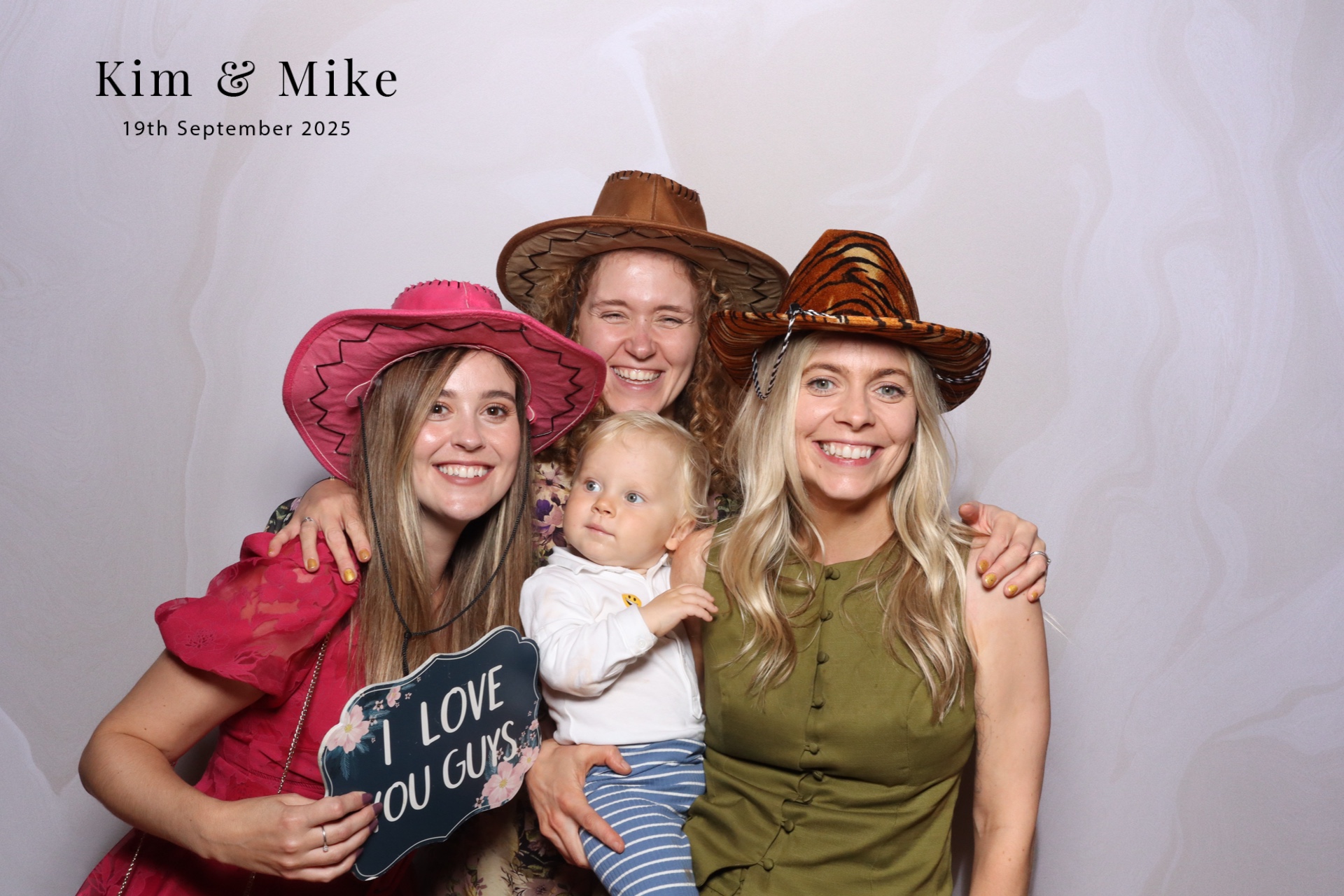 Kim & Mike  | View more photos from the event at gallery.magicimages.uk/u/MagicImages/Kim-Mike