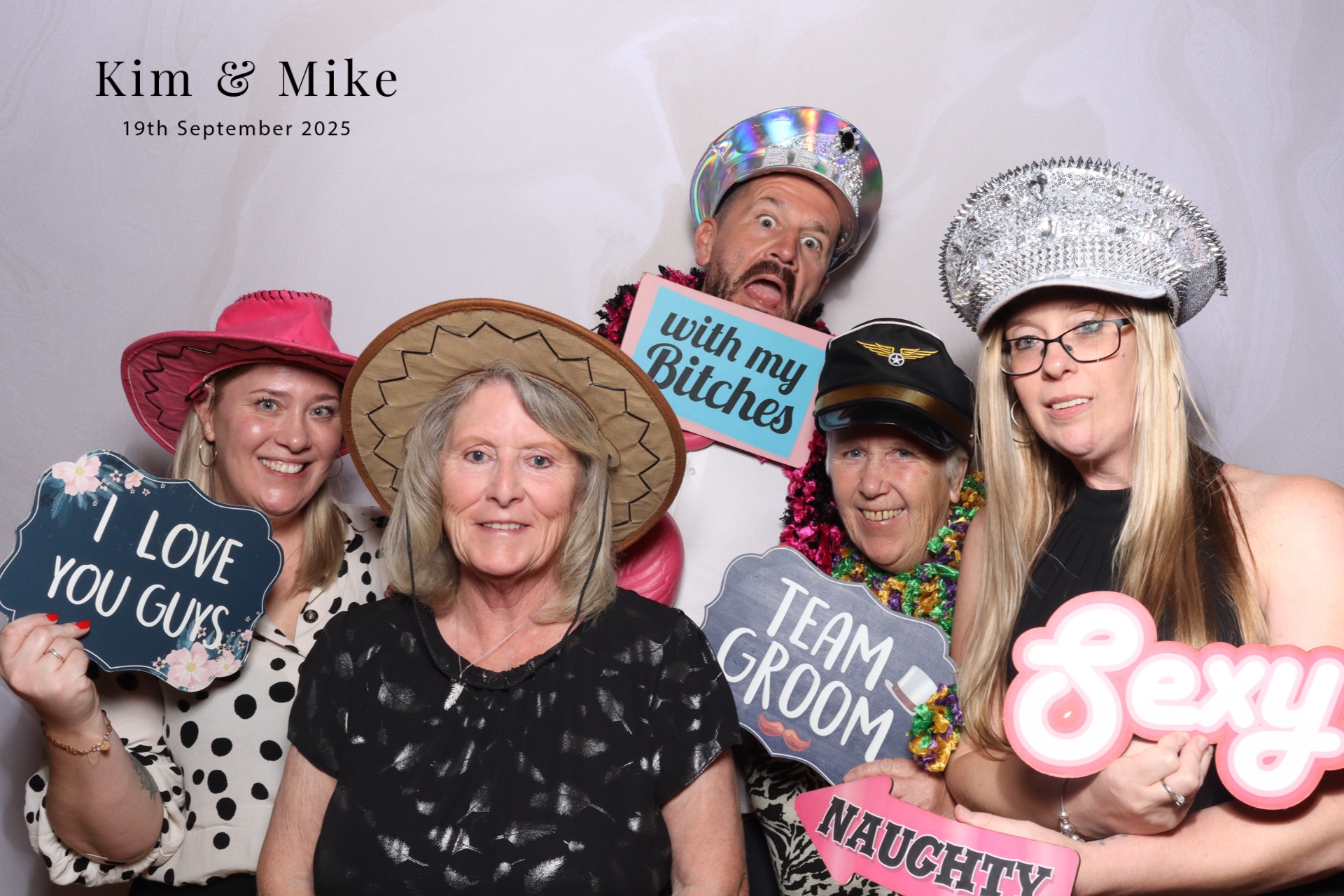 Kim & Mike  | View more photos from the event at gallery.magicimages.uk/u/MagicImages/Kim-Mike