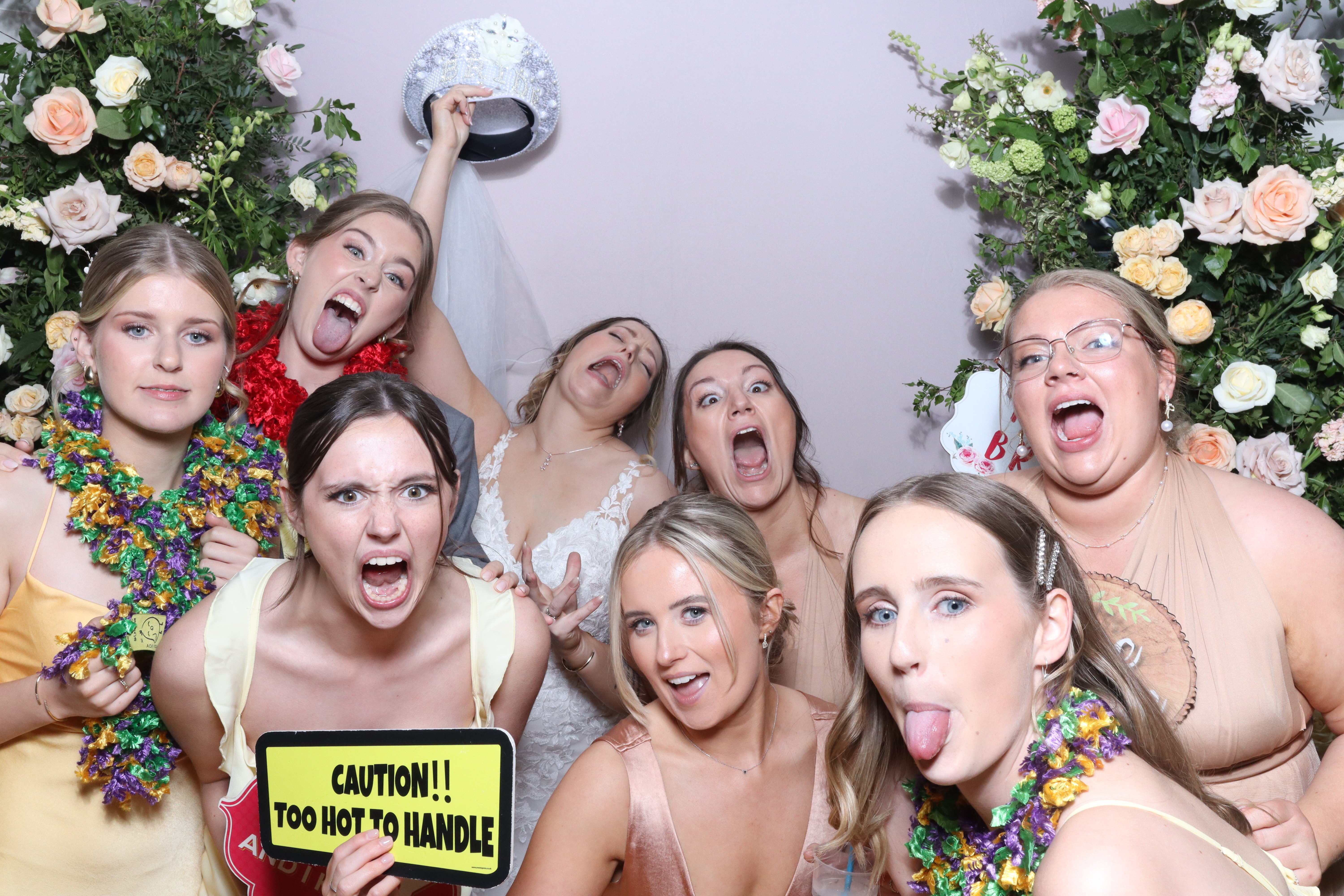 Lewis & Beth  | View more photos from the event at gallery.magicimages.uk/u/MagicImages/Lewis-Beth