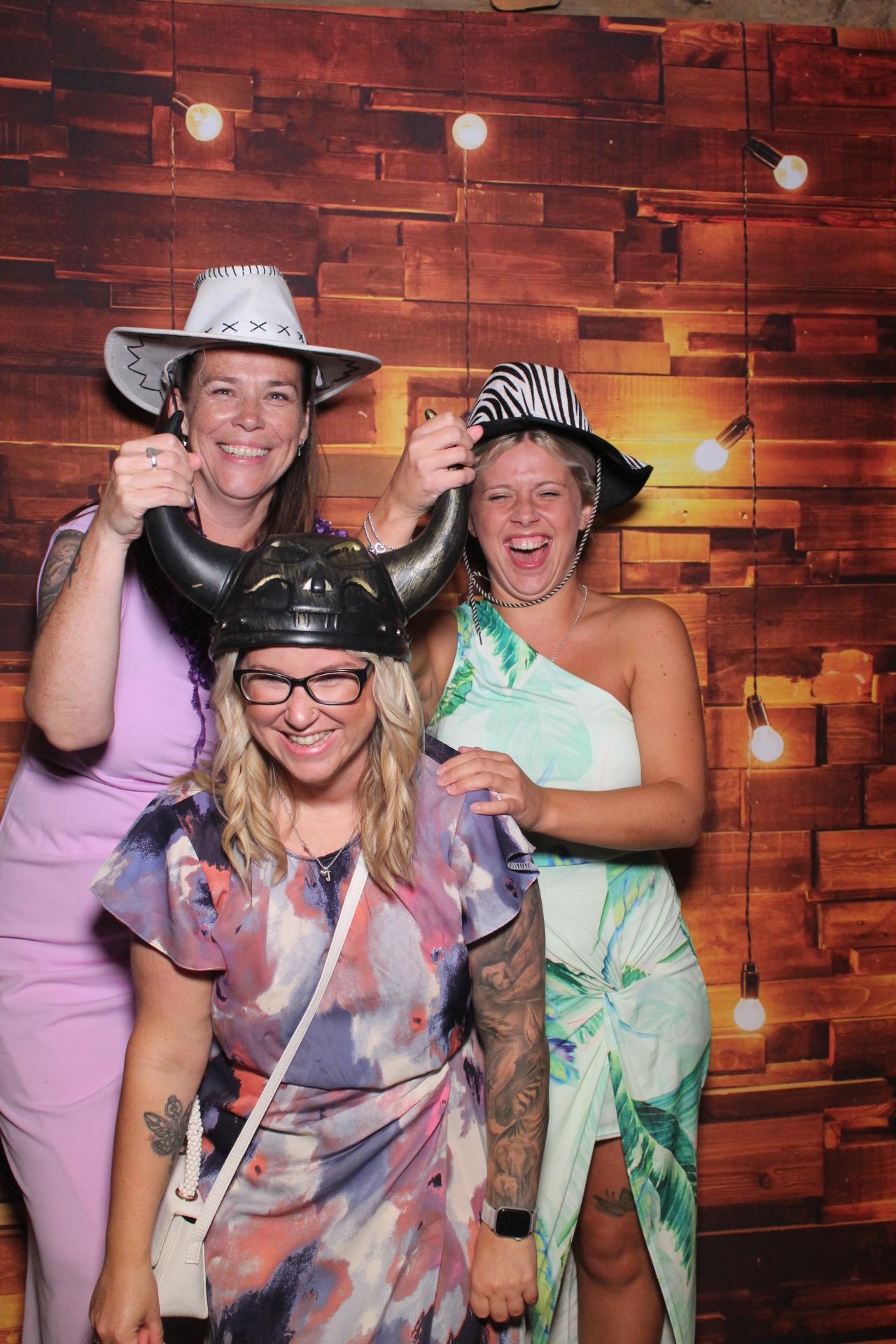 Lucy & Mark  | View more photos from the event at gallery.magicimages.uk/u/MagicImages/Lucy-Mark