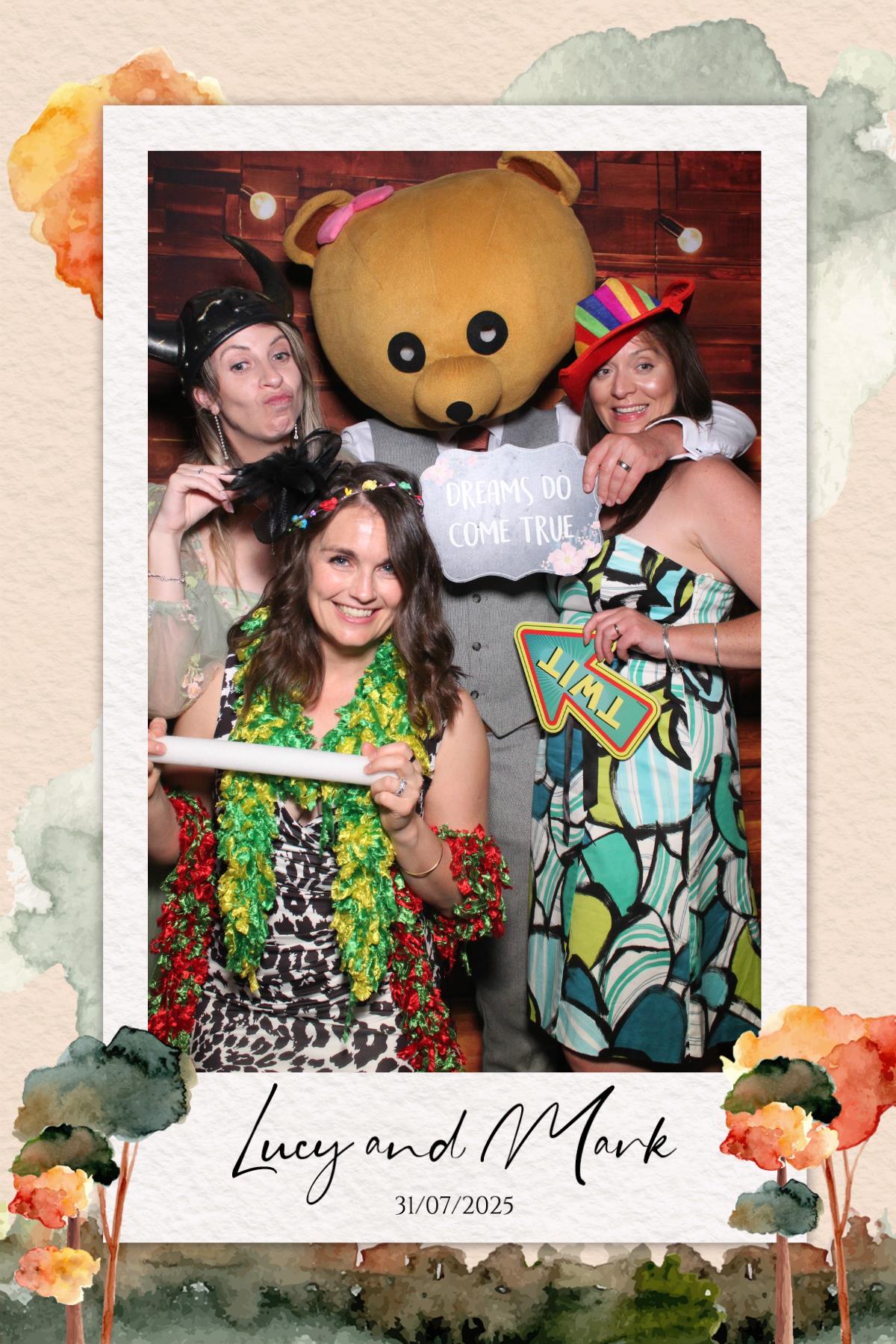 Lucy & Mark  | View more photos from the event at gallery.magicimages.uk/u/MagicImages/Lucy-Mark