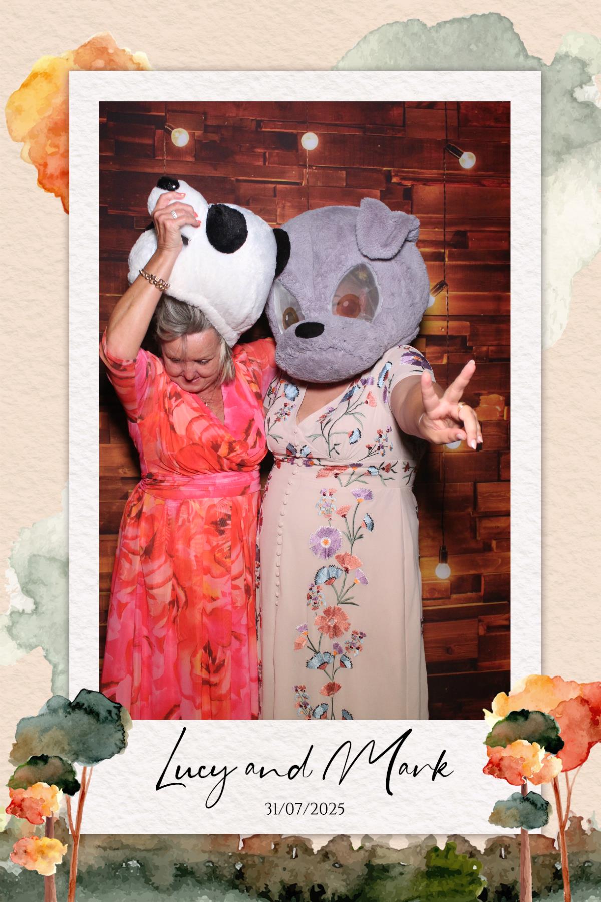 Lucy & Mark  | View more photos from the event at gallery.magicimages.uk/u/MagicImages/Lucy-Mark