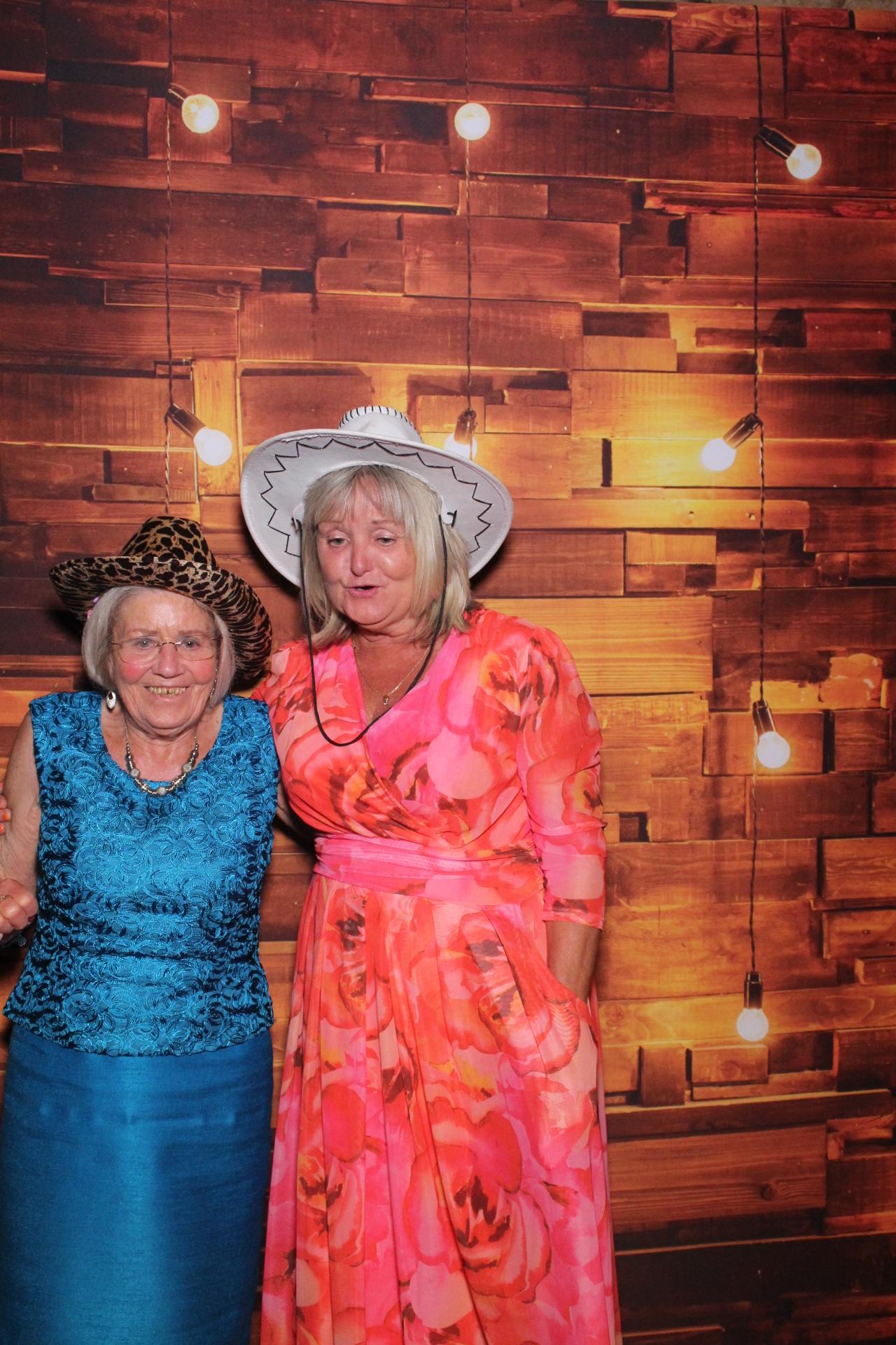 Lucy & Mark  | View more photos from the event at gallery.magicimages.uk/u/MagicImages/Lucy-Mark