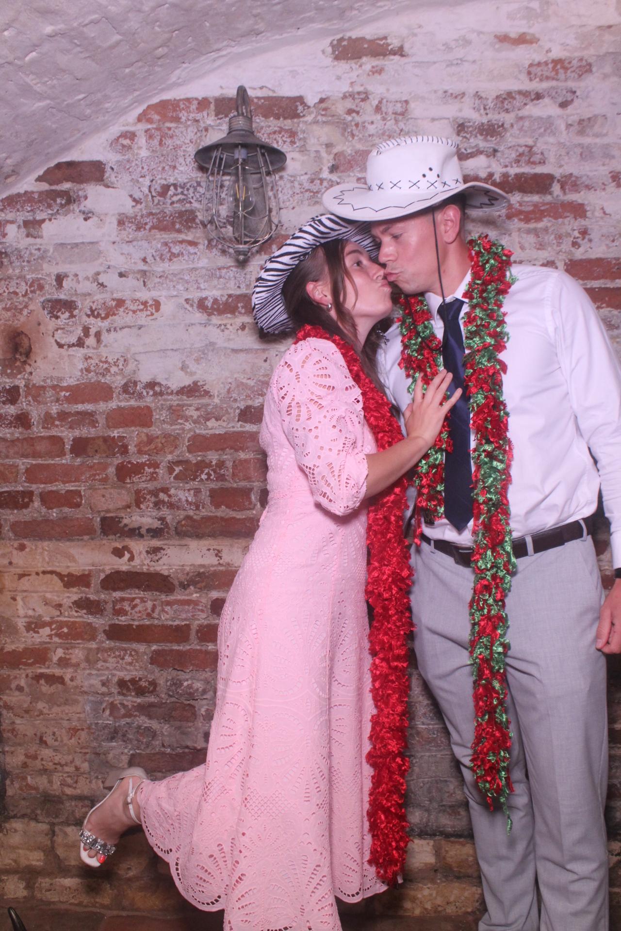 Lucy & Steven  | View more photos from the event at gallery.magicimages.uk/u/MagicImages/Lucy-Steven