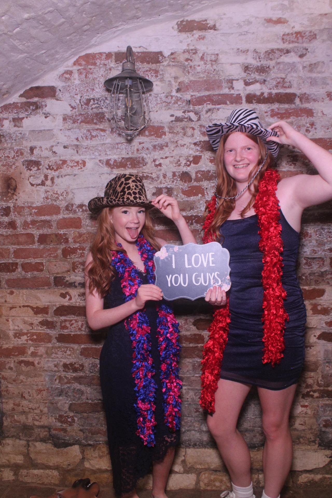 Lucy & Steven  | View more photos from the event at gallery.magicimages.uk/u/MagicImages/Lucy-Steven