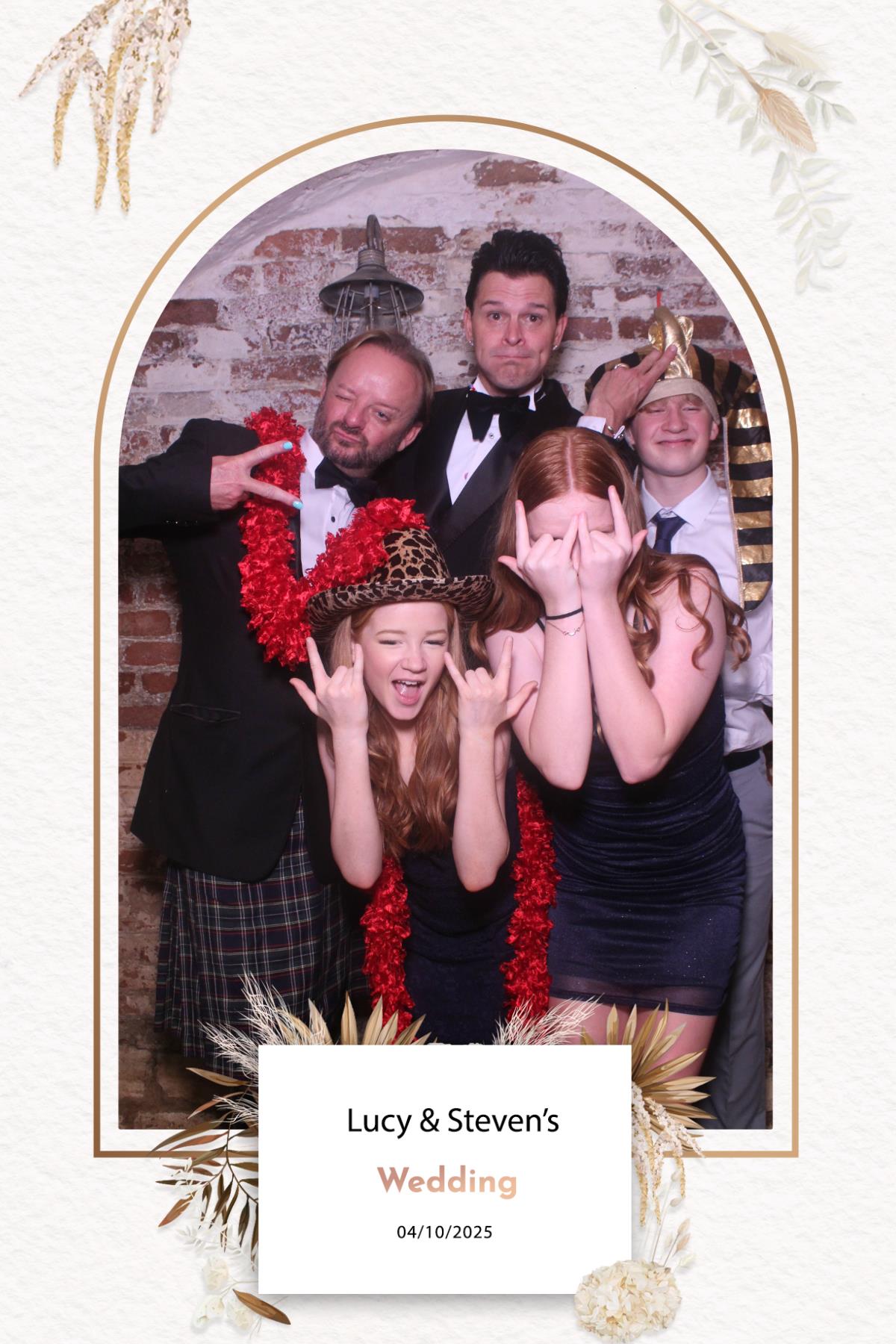 Lucy & Steven  | View more photos from the event at gallery.magicimages.uk/u/MagicImages/Lucy-Steven