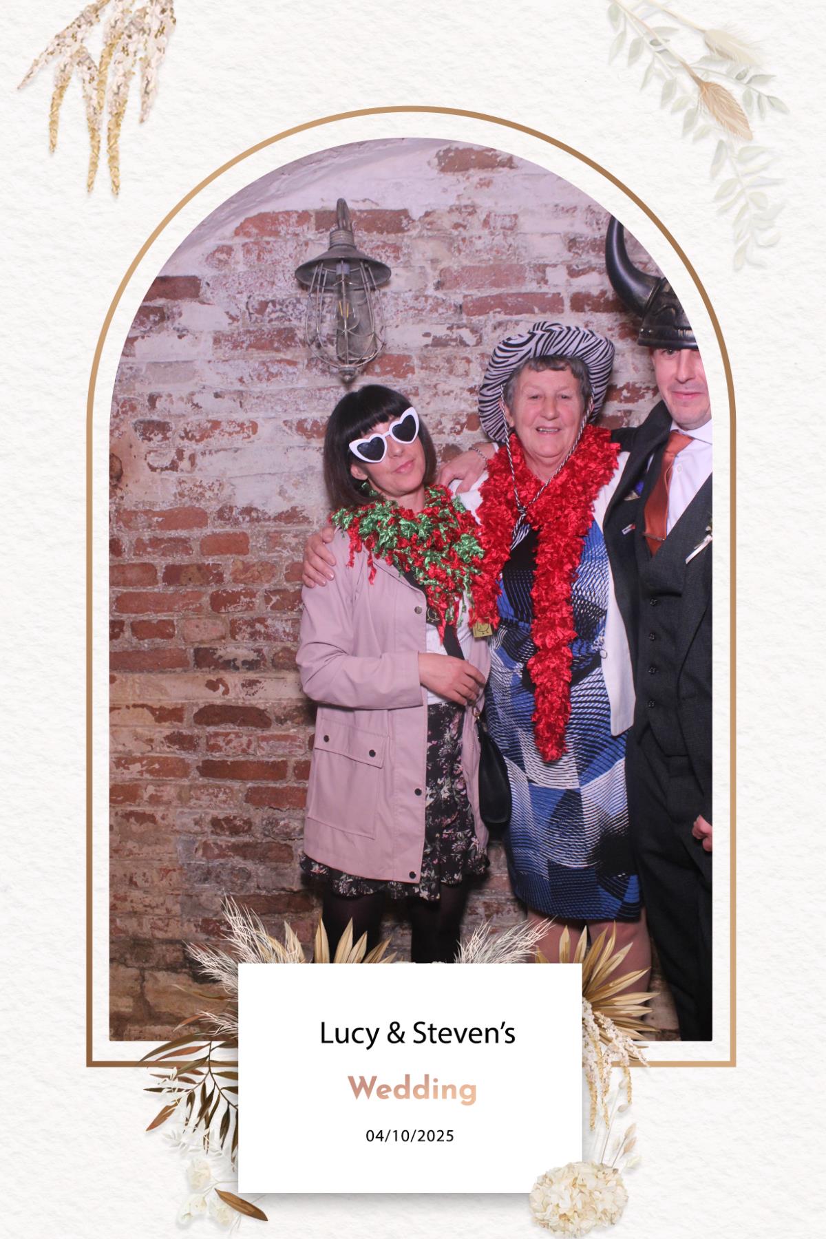 Lucy & Steven  | View more photos from the event at gallery.magicimages.uk/u/MagicImages/Lucy-Steven