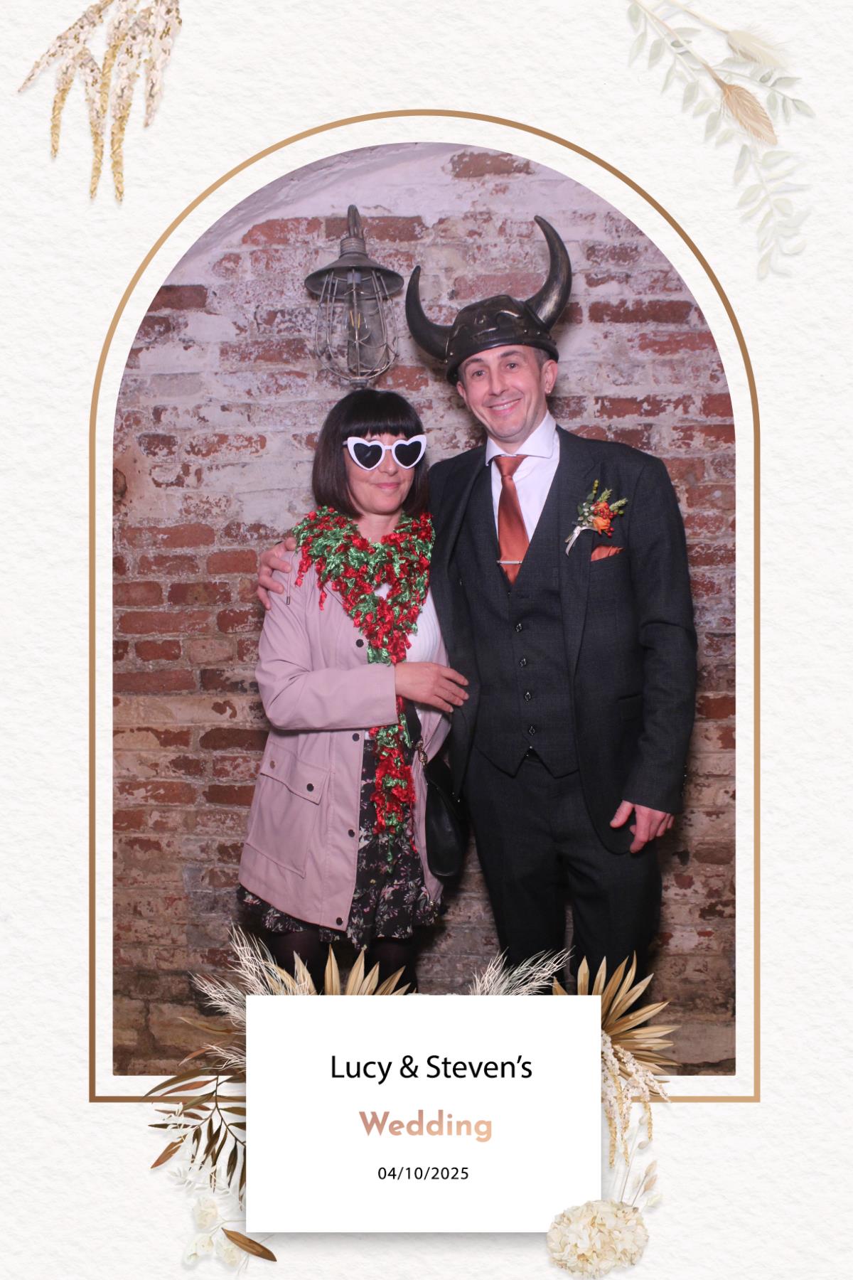 Lucy & Steven  | View more photos from the event at gallery.magicimages.uk/u/MagicImages/Lucy-Steven