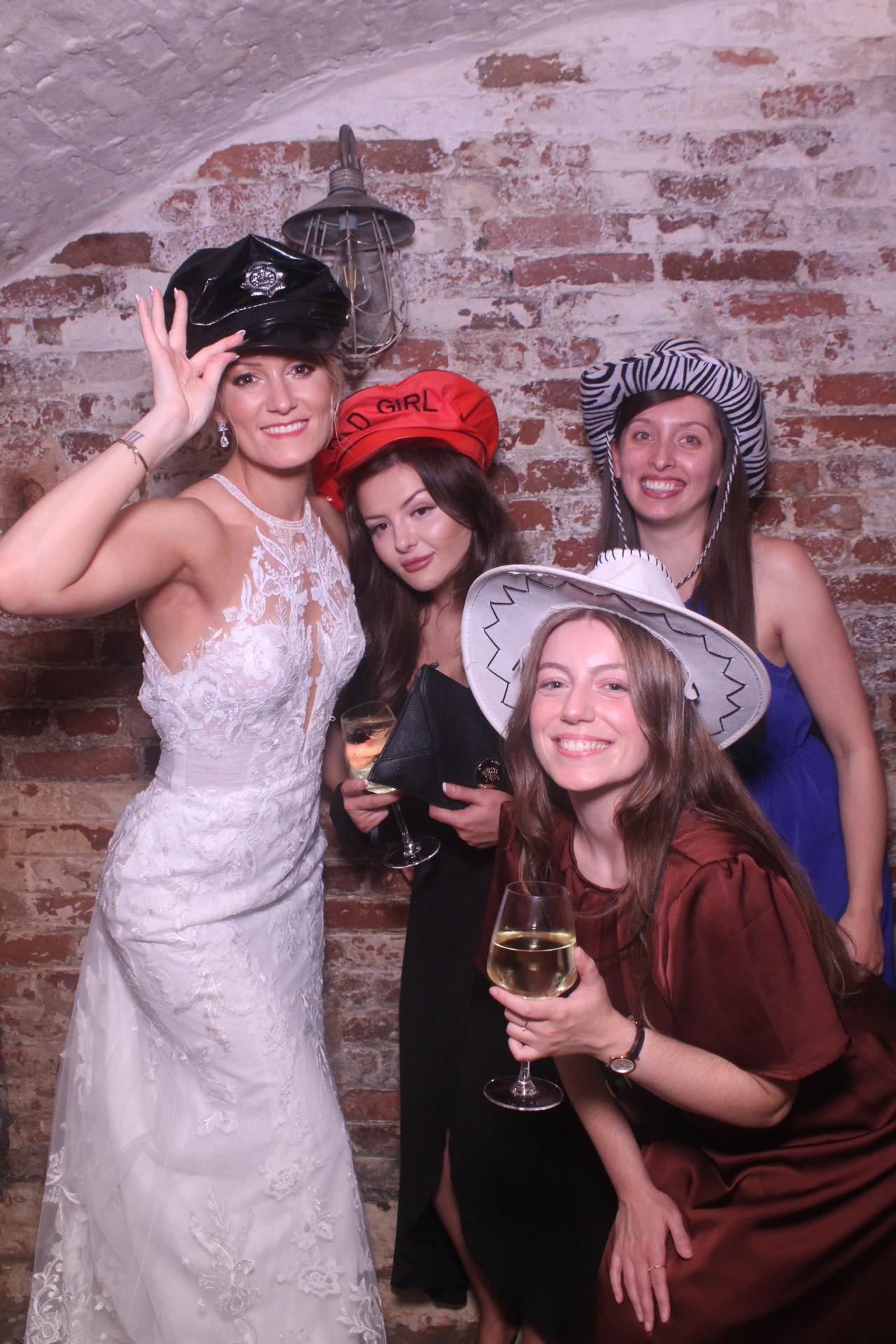 Lucy & Steven  | View more photos from the event at gallery.magicimages.uk/u/MagicImages/Lucy-Steven