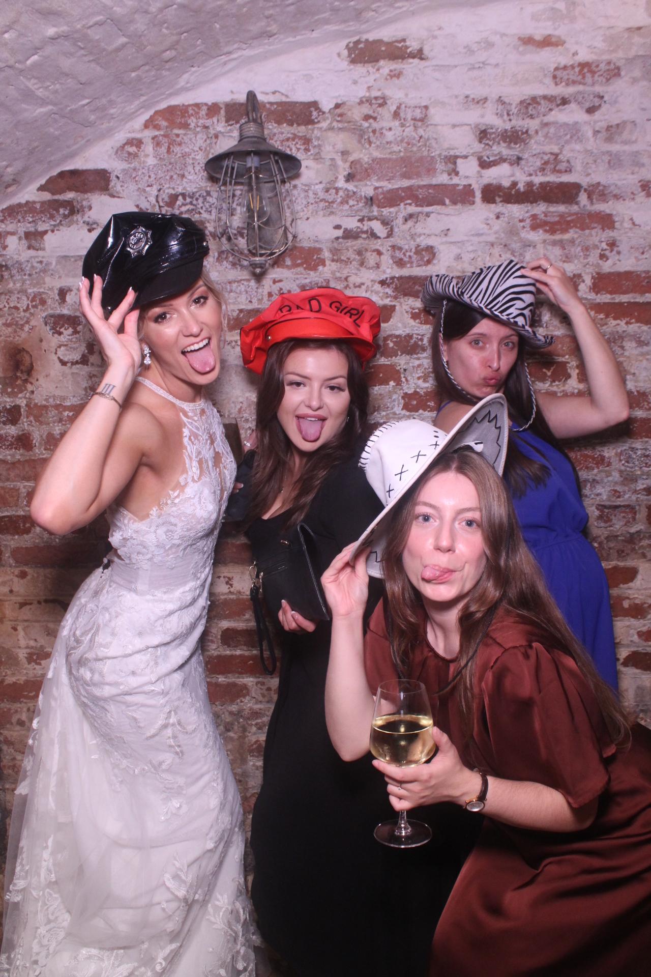 Lucy & Steven  | View more photos from the event at gallery.magicimages.uk/u/MagicImages/Lucy-Steven