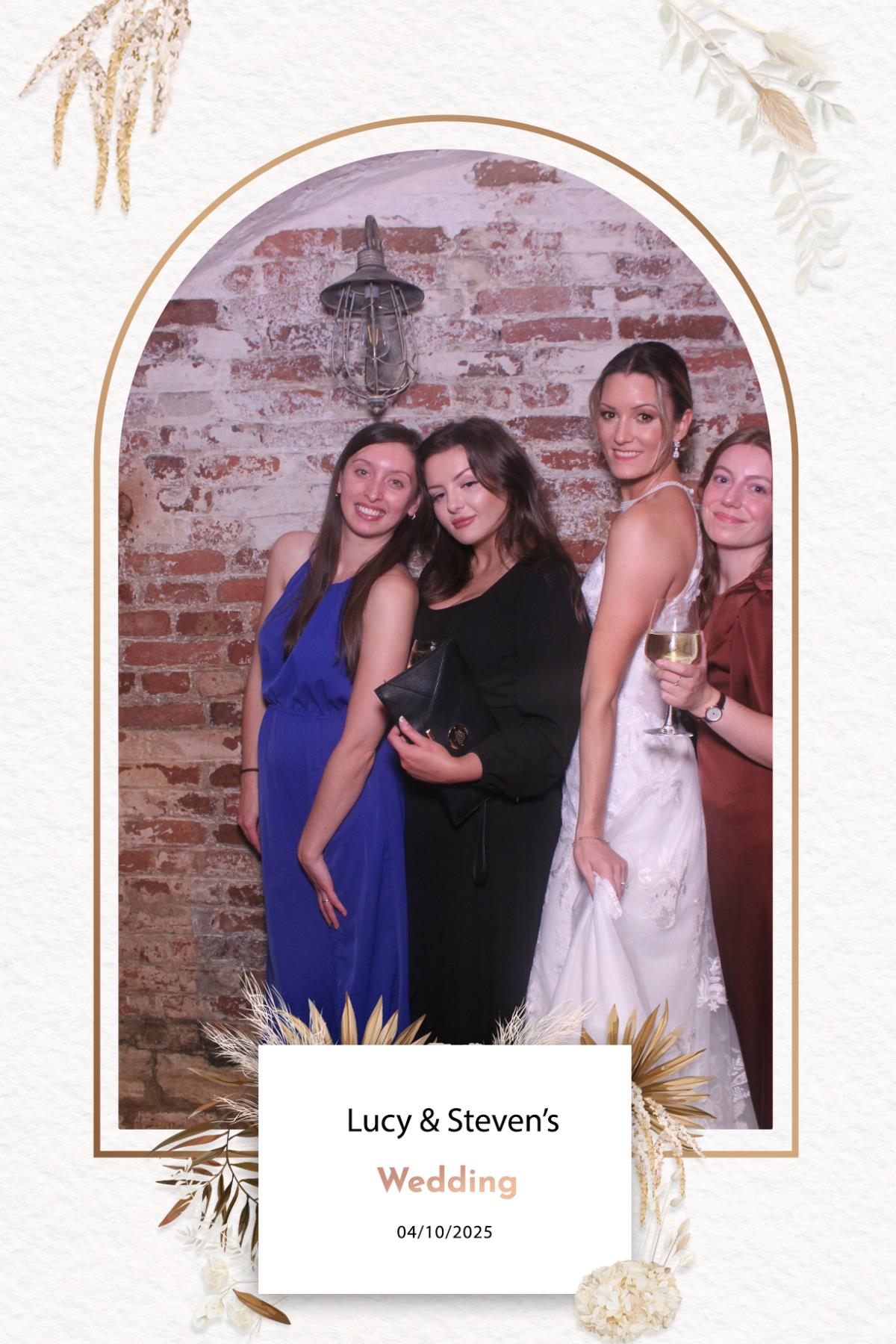 Lucy & Steven  | View more photos from the event at gallery.magicimages.uk/u/MagicImages/Lucy-Steven