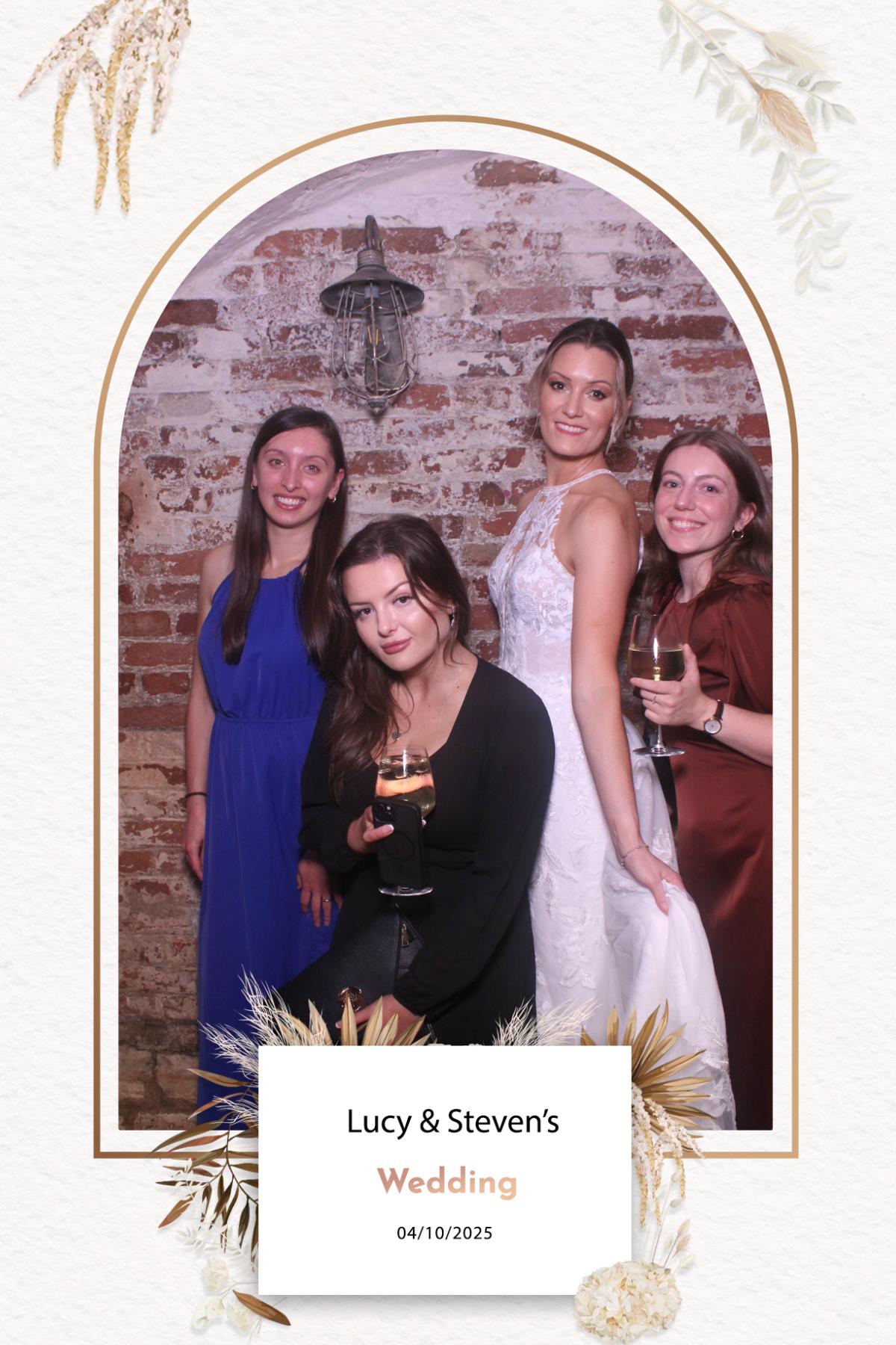 Lucy & Steven  | View more photos from the event at gallery.magicimages.uk/u/MagicImages/Lucy-Steven