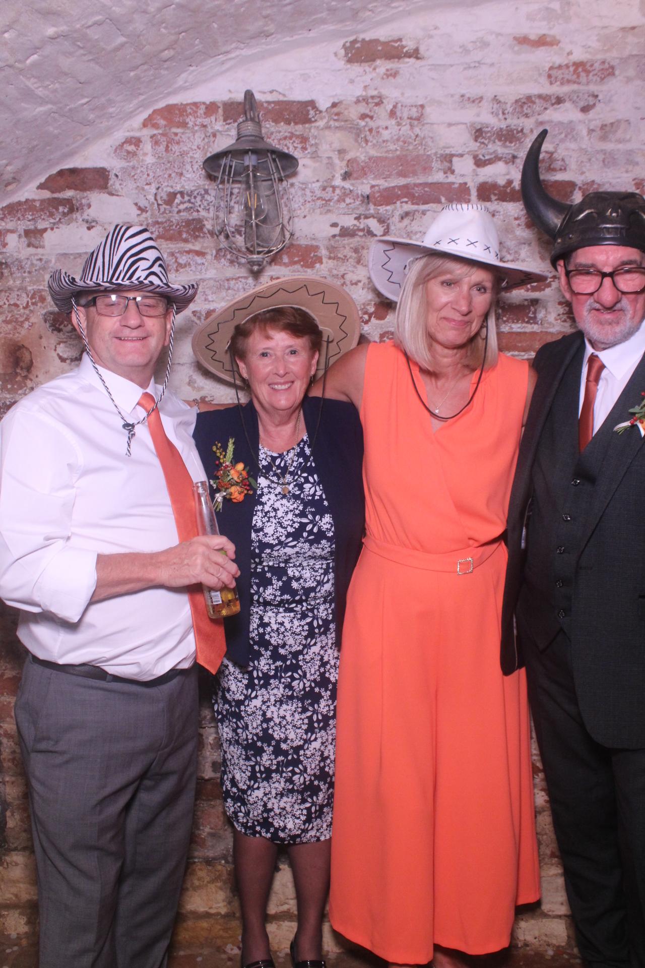 Lucy & Steven  | View more photos from the event at gallery.magicimages.uk/u/MagicImages/Lucy-Steven